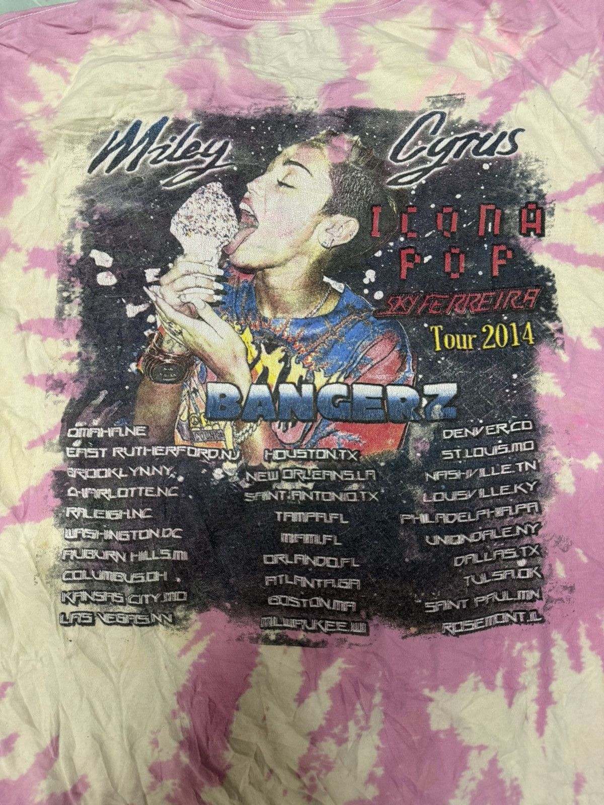 Band Tees Vintage Miley Cyrus Bangerz Tour 2014 Size US L / EU 52-54 / 3 - 4 Thumbnail