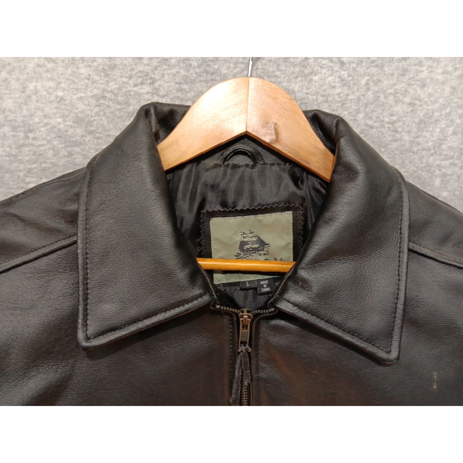 Vintage Burks Bay Mens Black Leather Bomber Jacket L Black Regular Jacket Men Zip Full Zip Pockets Size US L / EU 52-54 / 3 - 4 Thumbnail
