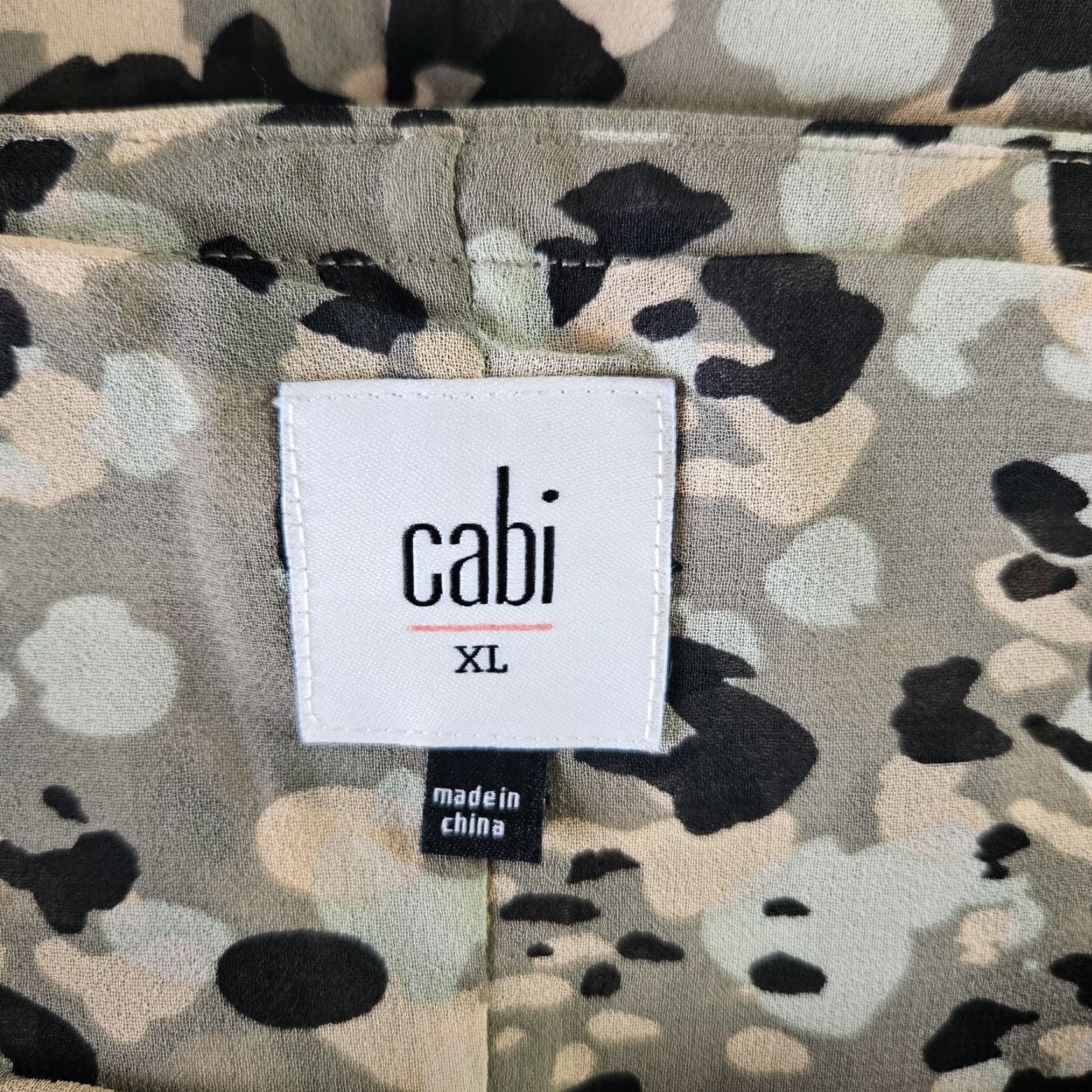 Vintage Cabi Blouse Shirt Womens XL Black Gray Camo Print Tiered Cold Shoulder Top Size XL / US 12-14 / IT 48-50 - 6 Thumbnail