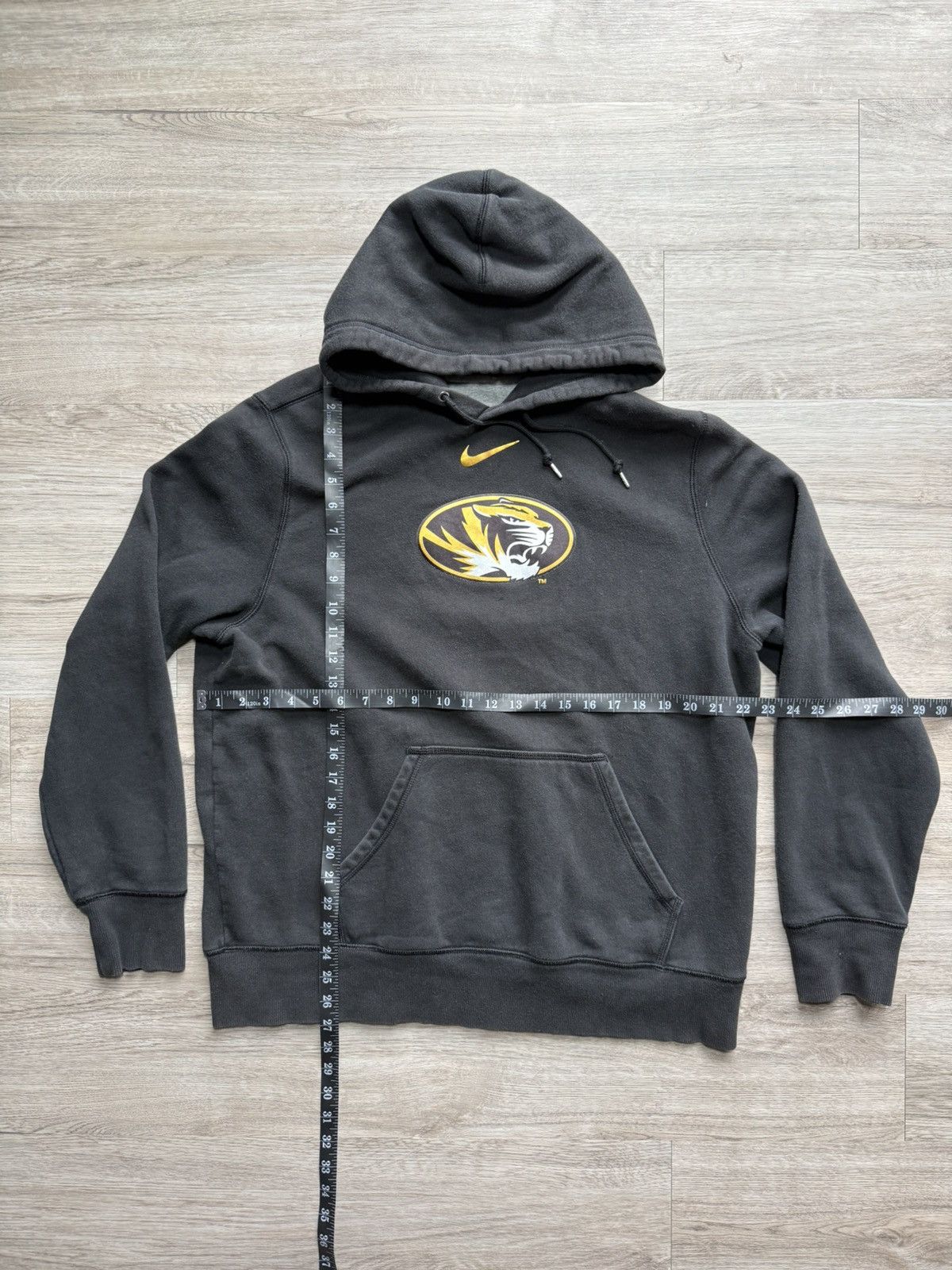 Nike Vintage Nike Center Swoosh Sun Faded NCAA College Hoodie Size US XL / EU 56 / 4 - 4 Thumbnail