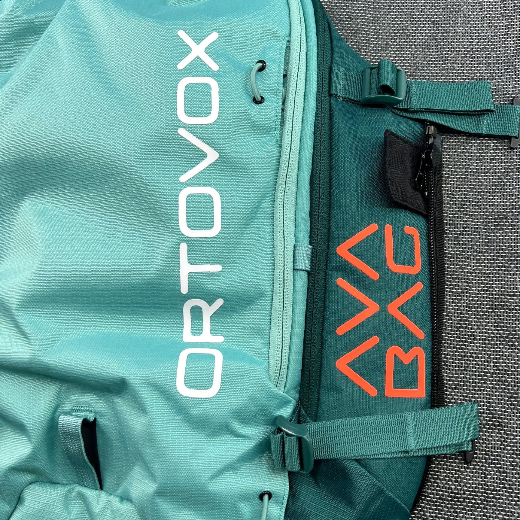 ORTOVOX ORTOVOX Avabag Litric Freeride 26S Short Zip On Avalanche Pack Ski Snowboard Backpack Green Medium Unisex Adults Water Resistant Zip-Around Backpack Size US 31 - 5 Thumbnail