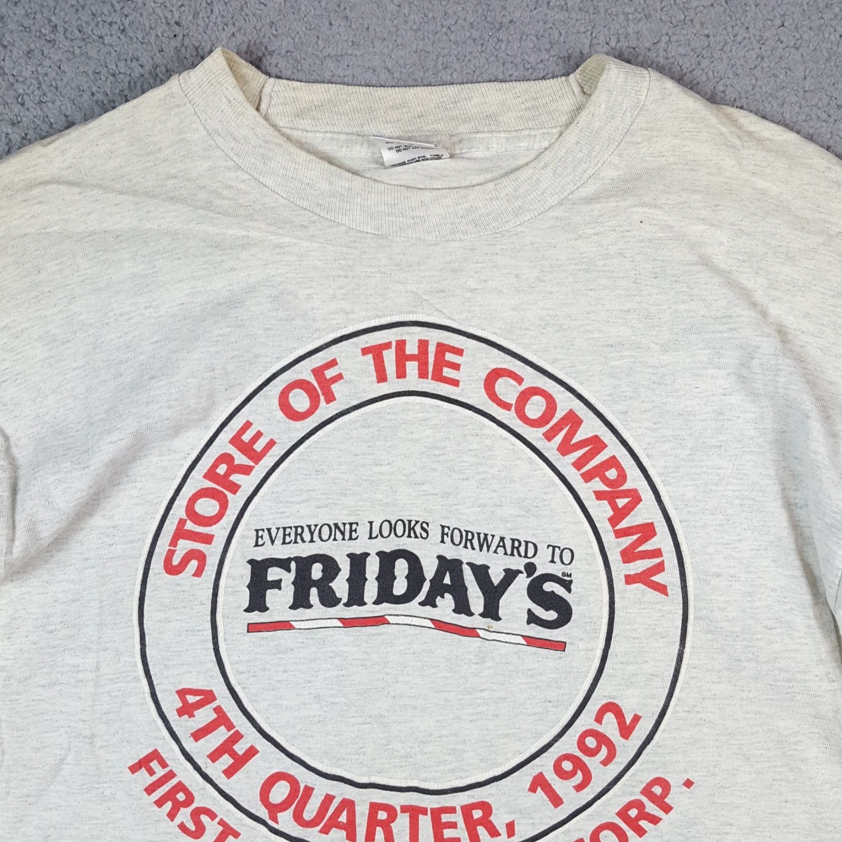 Fruit Of The Loom VINTAGE 90s TGI Fridays Faded Work T-Shirt Men's Size Large Gray Cotton Embroidered Logo Retro Workwear Size US L / EU 52-54 / 3 - 2 Thumbnail