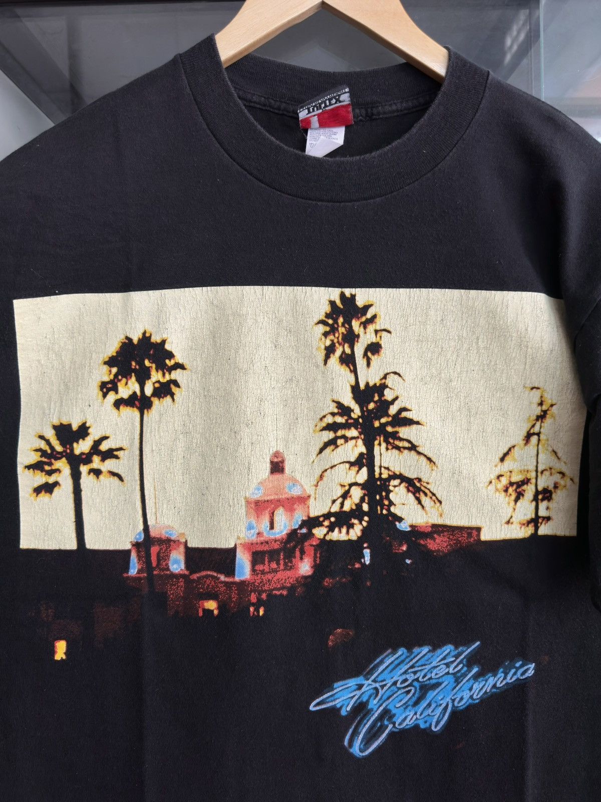 Band Tees Vintage 1994 The Eagles Hotel California Giant T Shirt Size US XL / EU 56 / 4 - 2 Thumbnail