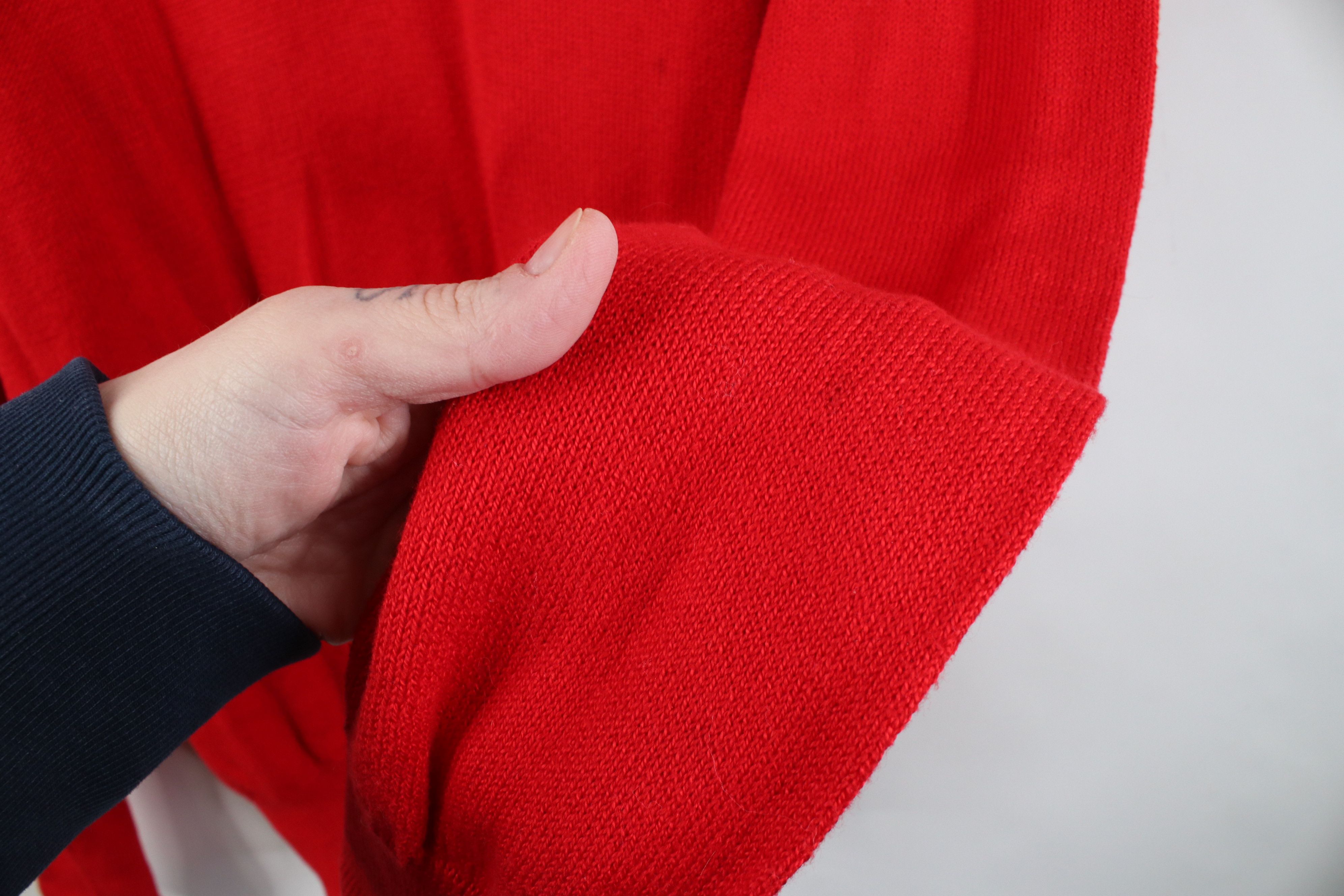 Vintage Vintage 70s Tahoe Golf Resort Knit V-Neck Sweater Red USA Size US M / EU 48-50 / 2 - 8 Thumbnail