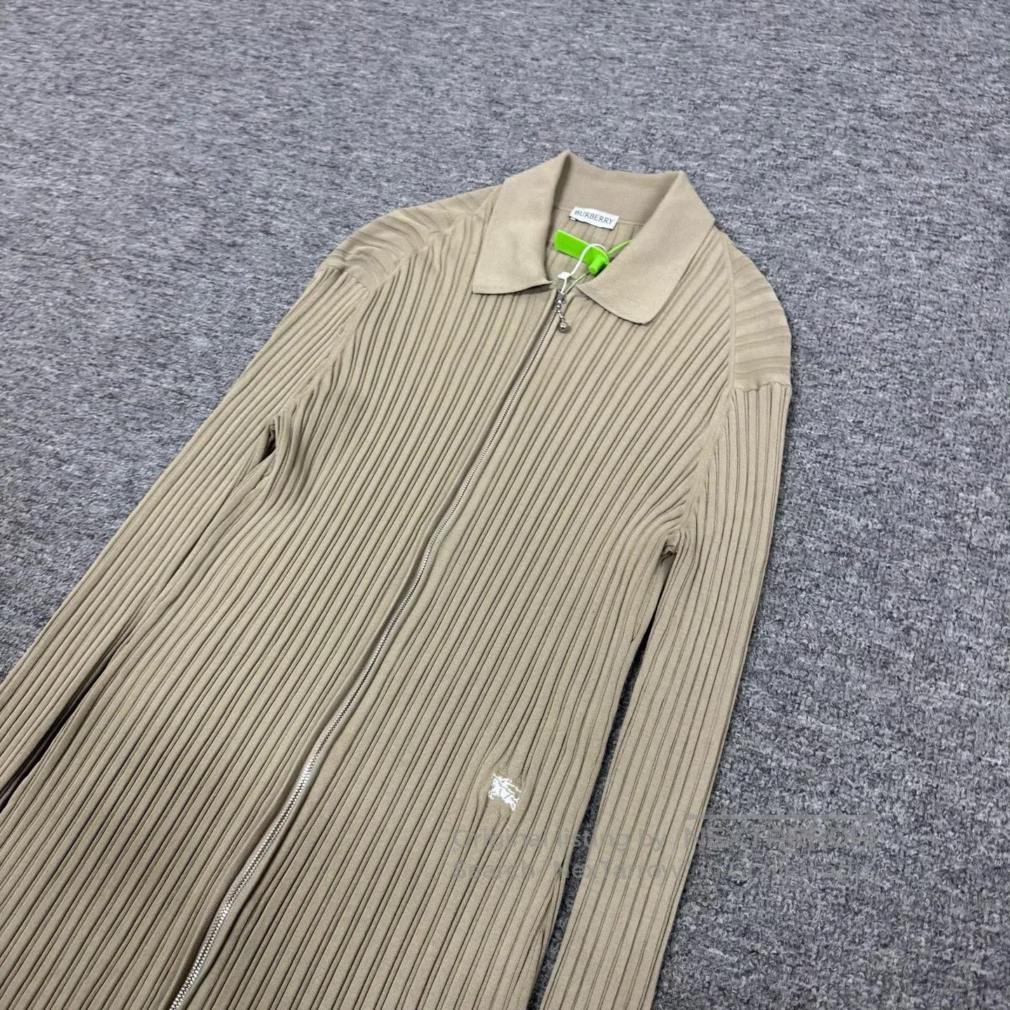 Burberry Burberry 2025 War Horse Logo Stretch Dress. Size XL / US 12-14 / IT 48-50 - 9 Thumbnail