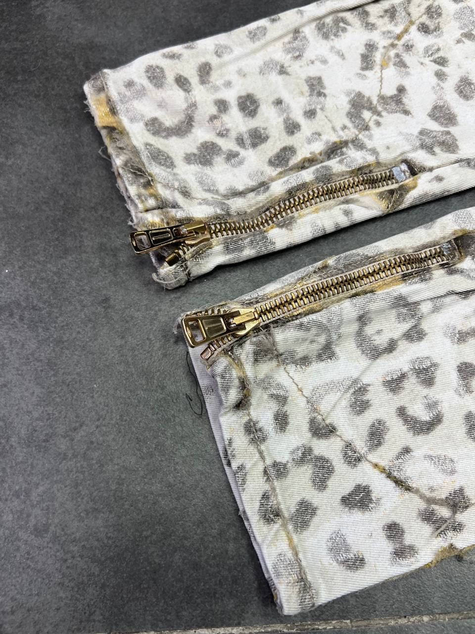 Roberto Cavalli Roberto Cavalli Leopard Print Vintage Jeans Size 28" / US 6 / IT 42 - 10 Thumbnail