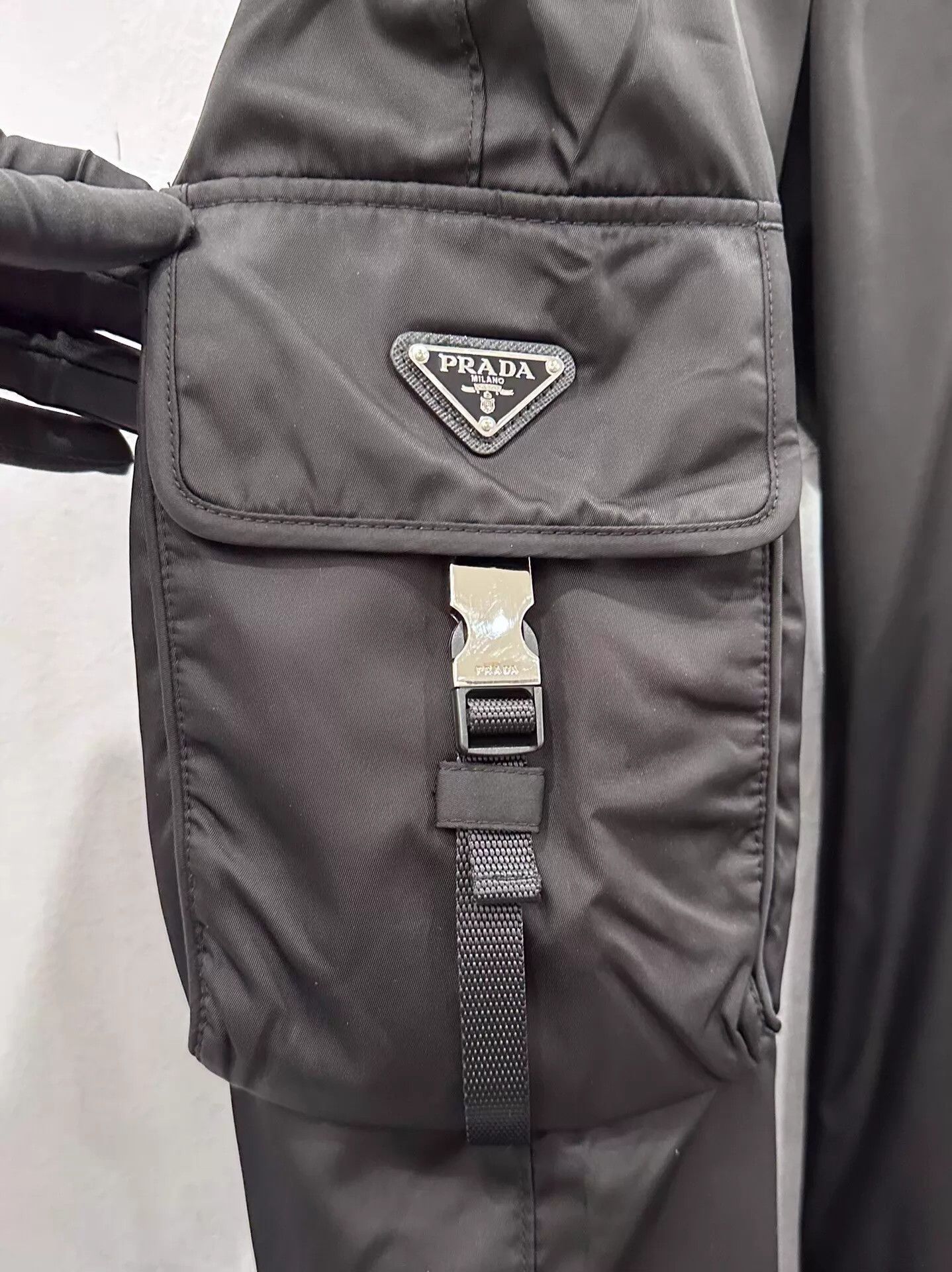 Prada Prada Men's Black Metal Triangle Logo Cargo Pants 48 Size US 32 / EU 48 - 3 Thumbnail