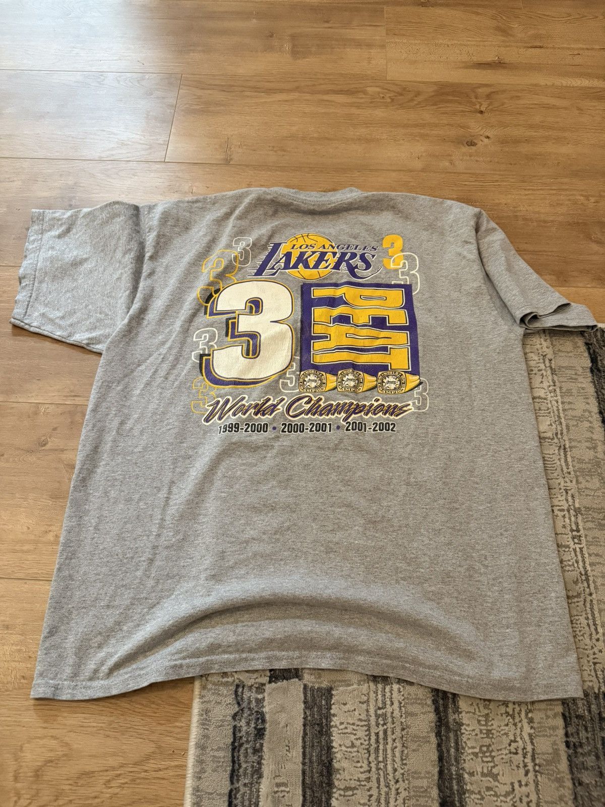 Gildan Vintage lakers 3peat championship shirt - XL Size US XL / EU 56 / 4 - 3 Thumbnail