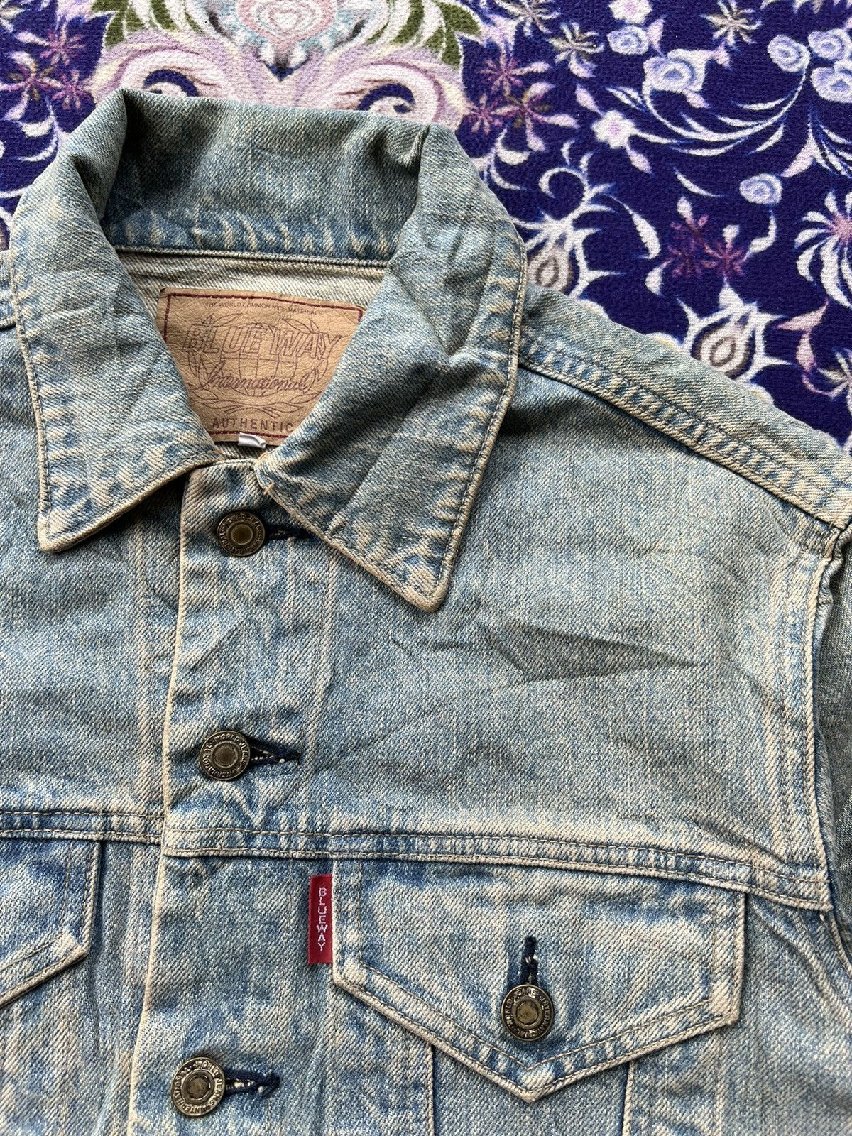 Japanese Brand (L) Vintage Blue Way Japanese Brand Sand Wash Denim Jacket Size US L / EU 52-54 / 3 - 8 Thumbnail