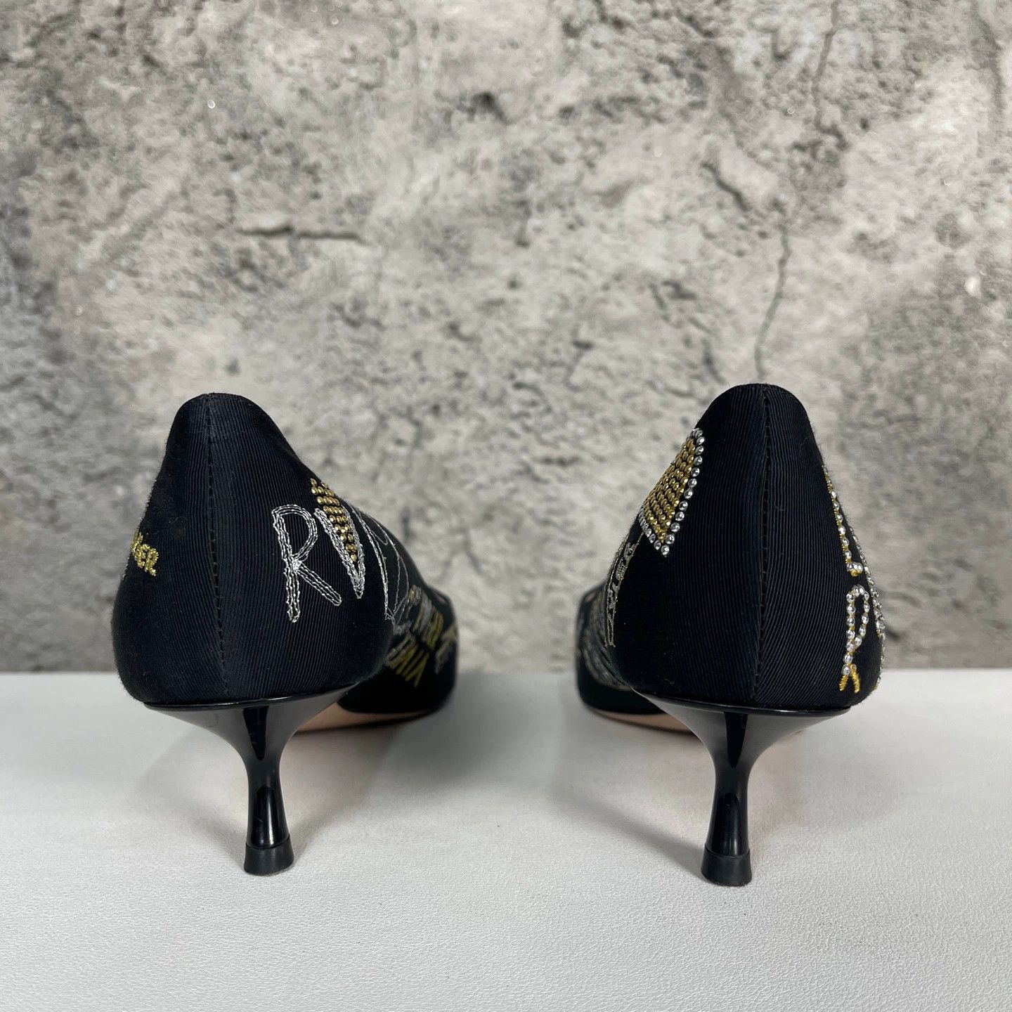 Roger Vivier RV Kitten Heel Pumps Size 36 Size US 5.5 / IT 35.5 - 4 Thumbnail