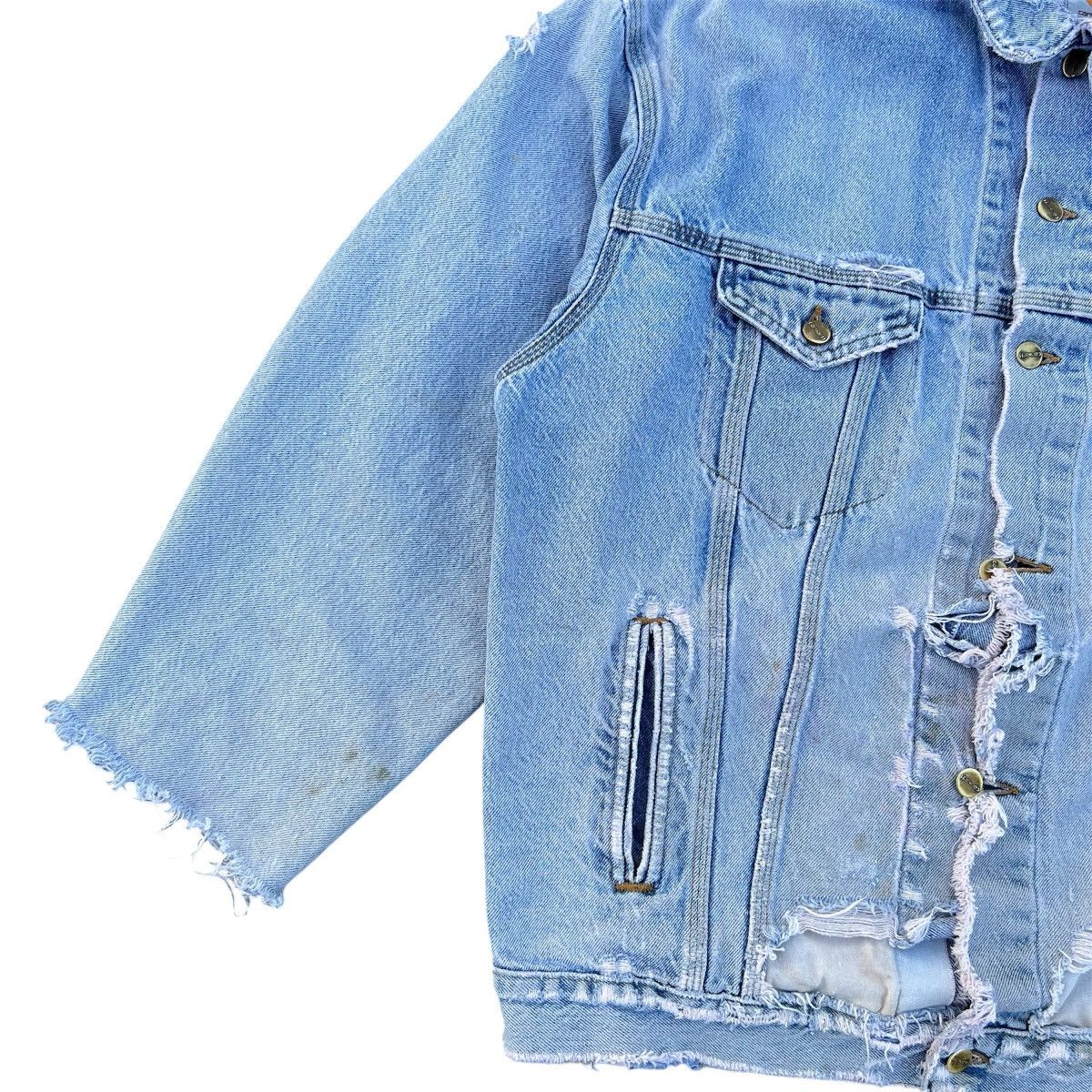 Carhartt Vintage Thrashed Carhartt Light Wash Denim Jacket Size US XL / EU 56 / 4 - 5 Thumbnail
