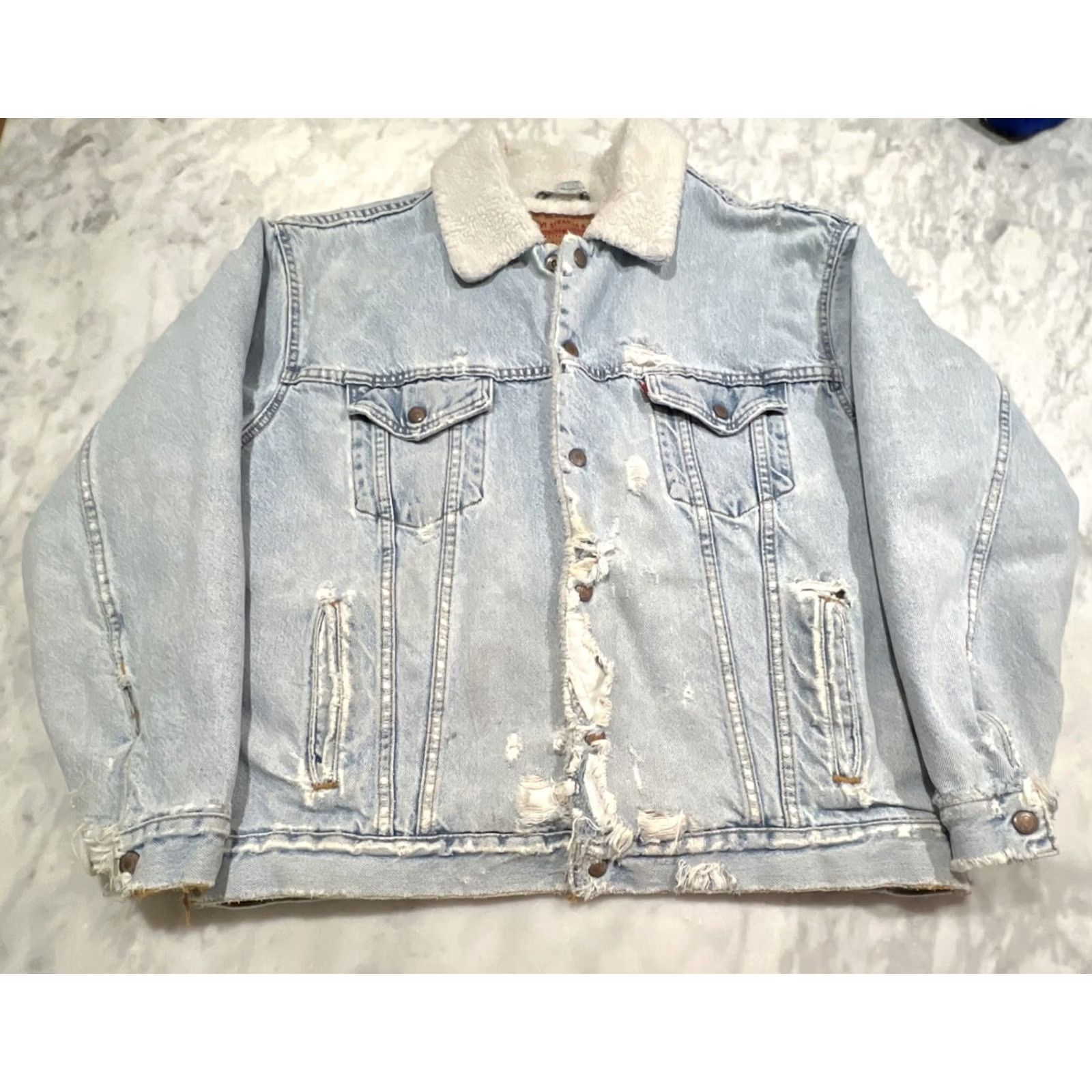 Levi's VINTAGE Levi’s Denim Trucker Jacket Men Large Sherpa Lined Thrashed Made USA Size US L / EU 52-54 / 3 - 2 Thumbnail