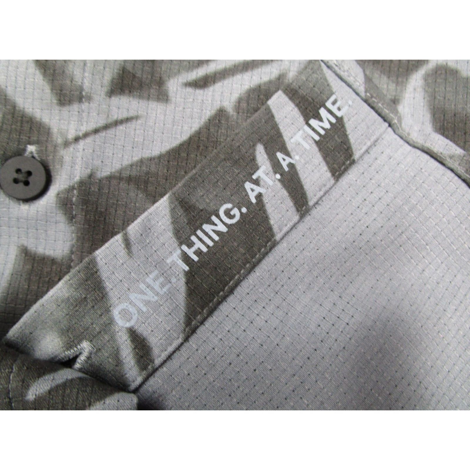 Lululemon Lululemon Shirt Mens Medium Gray Floral Tropical Button Up Short Sleeve Resort Casual Tropical Theme M Gray Floral Button-Up Mens Short Sleeve Shirt Size US M / EU 48-50 / 2 - 4 Thumbnail