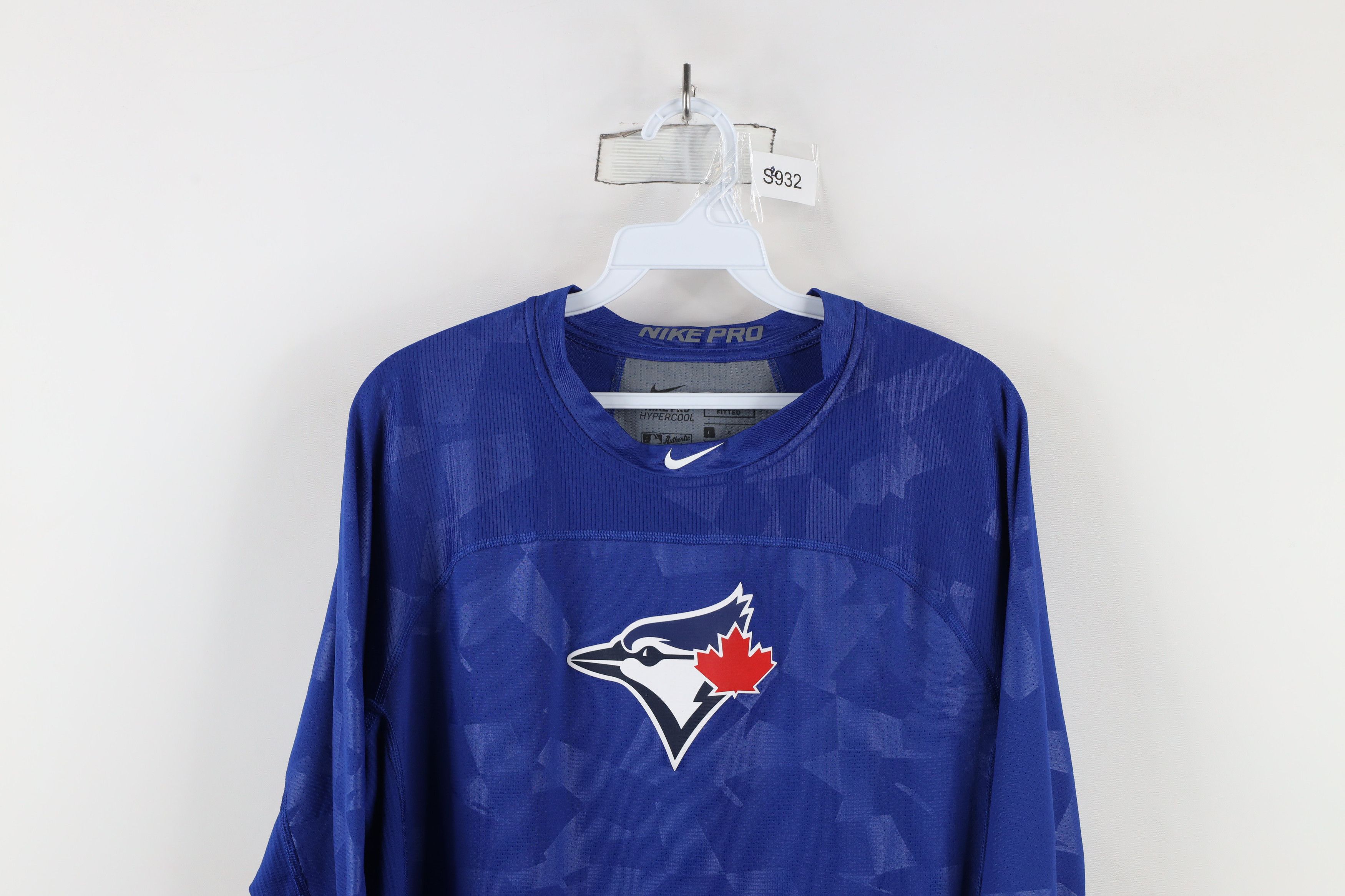 Nike × Vintage Nike Pro Hypercool Fitted Toronto Blue Jays Raglan T-Shirt Size US L / EU 52-54 / 3 - 2 Thumbnail