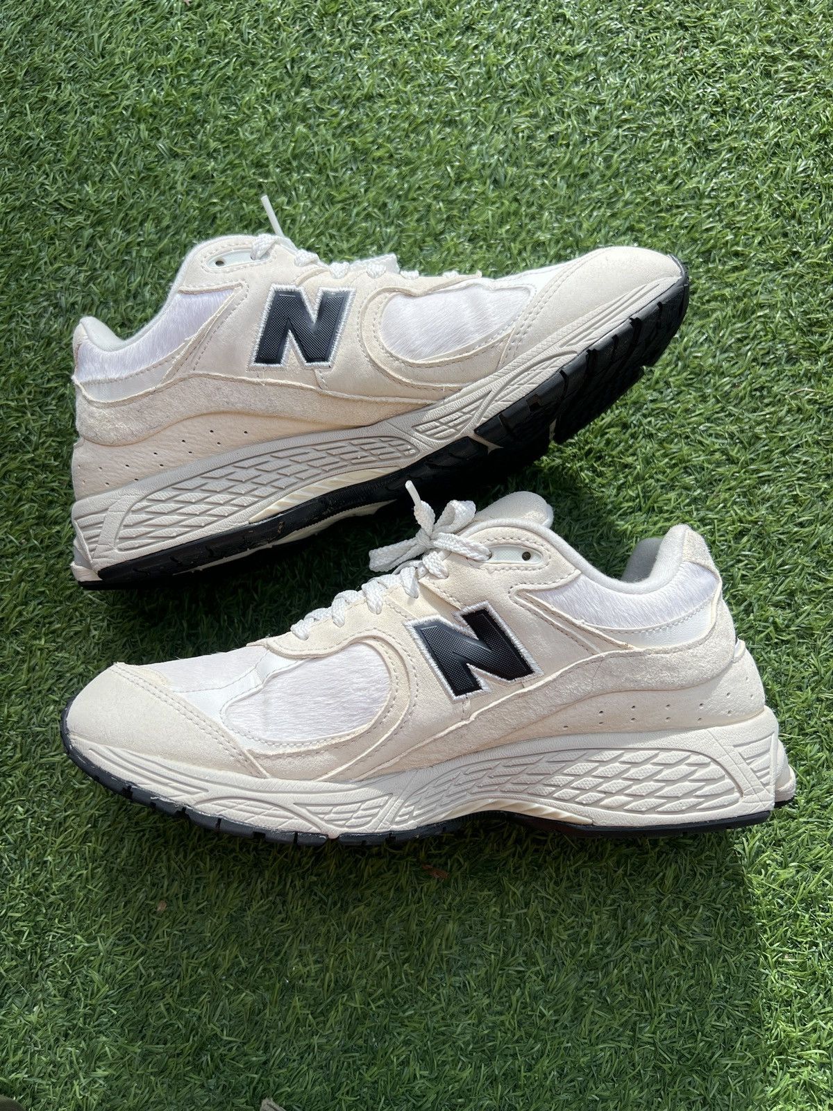 New Balance New Balance 2002R White Fur M2002RSW Size US 10 / EU 43 - 3 Thumbnail