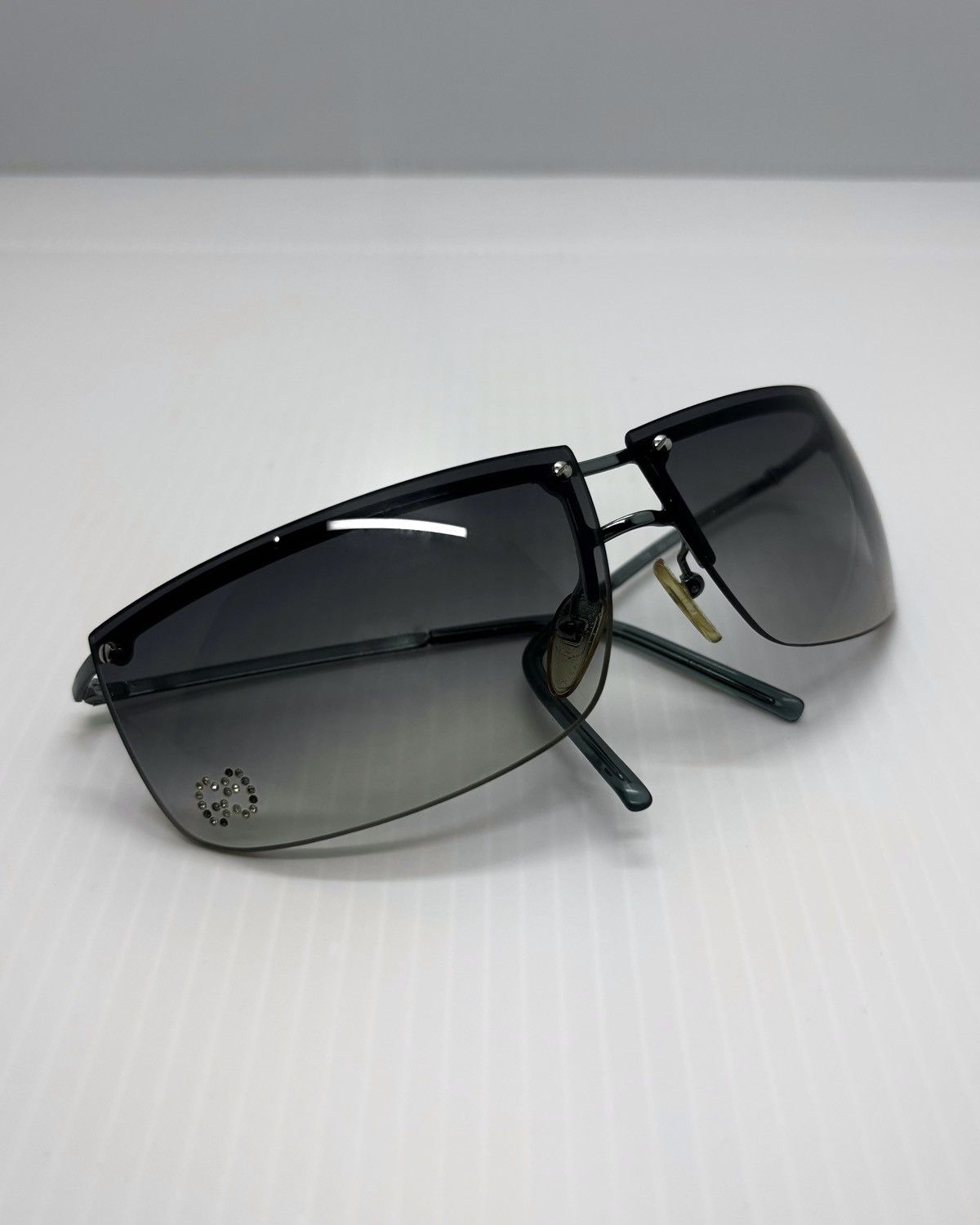 Gucci Aw2000 Gucci Tom Ford Rimless Rhinestones Shield Sunglasses Size ONE SIZE - 2 Thumbnail