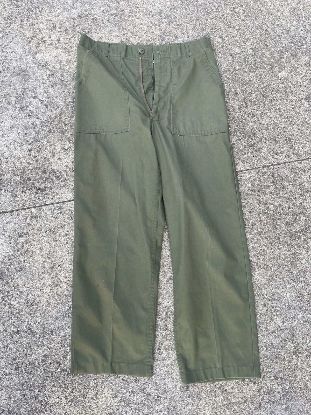Vintage Vintage 70s Dark Green Military Cargo Pants (34-33) Size US 32 / EU 48 - 1 Thumbnail