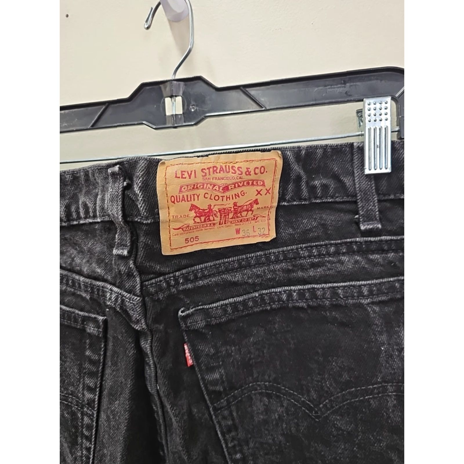 Levi's VINTAGE Levi's 505 Jeans Men's 36x32 Straight Black Denim USA Jeans (5-Pocket) Regular Fit 80s 90s Grunge USA Brown Leather Patch Size US 36 / EU 52 - 7 Thumbnail