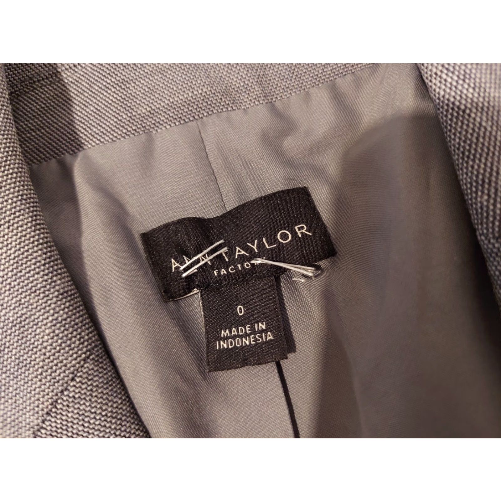 Ann Taylor VINTAGE? (No) Ann Taylor Blazer Jacket Womens 0 Gray Blue Basic Jacket - Women - Size 0 - Polyester - Regular Size XS / US 0-2 / IT 36-38 - 4 Thumbnail