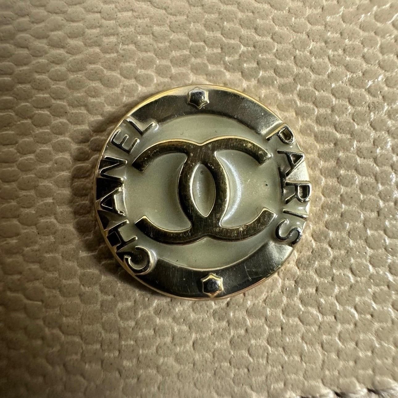 Chanel Vintage Chanel Beige Caviar Leather 6 Key Holder CC Logo Size ONE SIZE - 3 Thumbnail