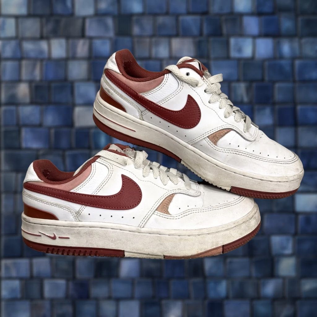 Nike Nike Womens Low Top Athletic Sneakers White Red Size 8 US Sneakers Womens Low Top Nike White Red 8 US Sports Retro 2023 Size M / US 6-8 / IT 42-44 - 1 Thumbnail