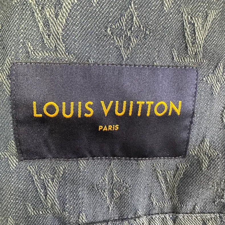 Louis Vuitton Louis Vuitton Monogram embossed dark print full-print Logo Size US L / EU 52-54 / 3 - 3 Thumbnail