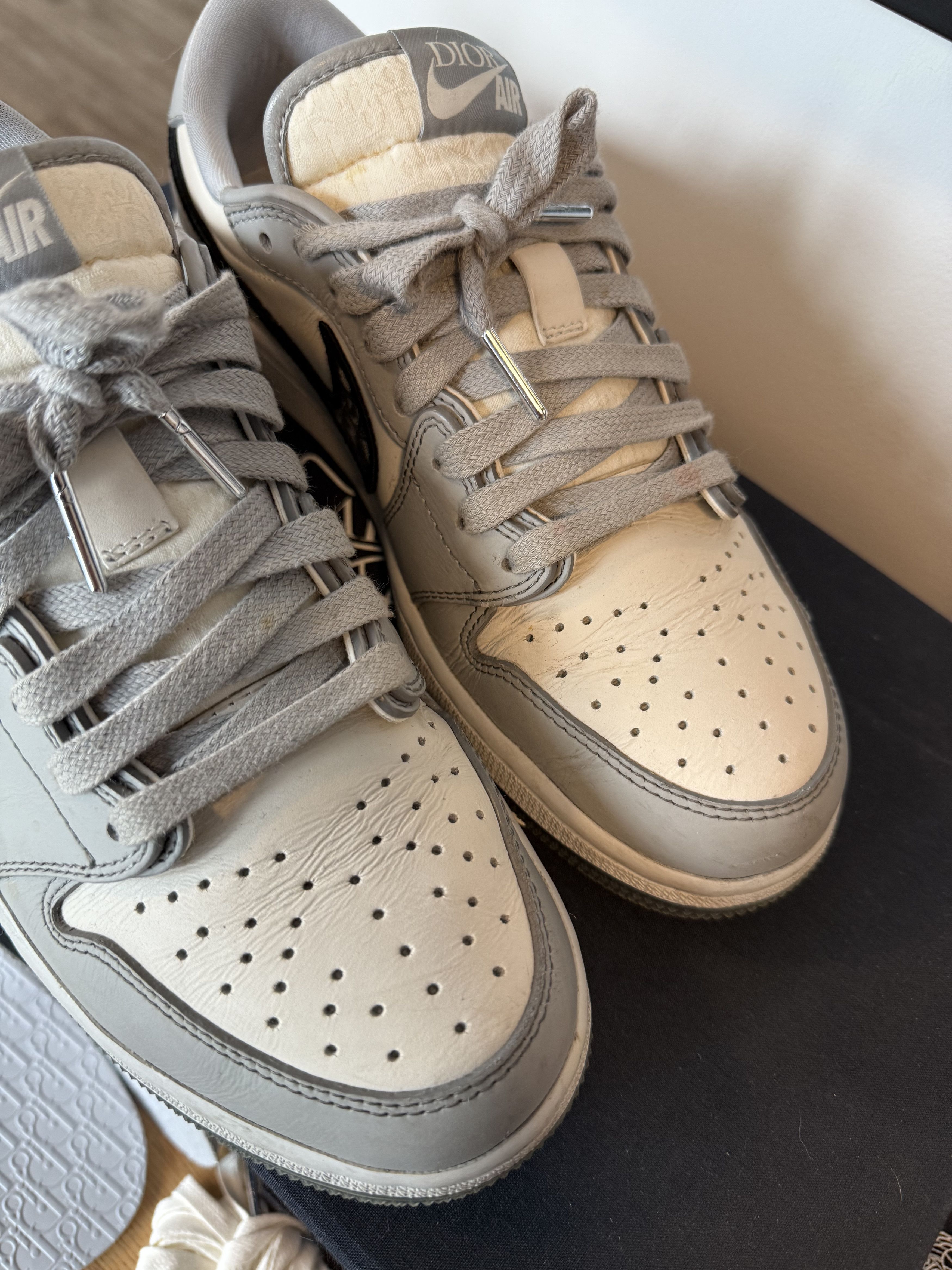 Dior × Jordan Brand Nike Air Jordan 1 x Christian Dior - Low - Size 8.5 - 41.5 Size US 8.5 / EU 41-42 - 2 Thumbnail