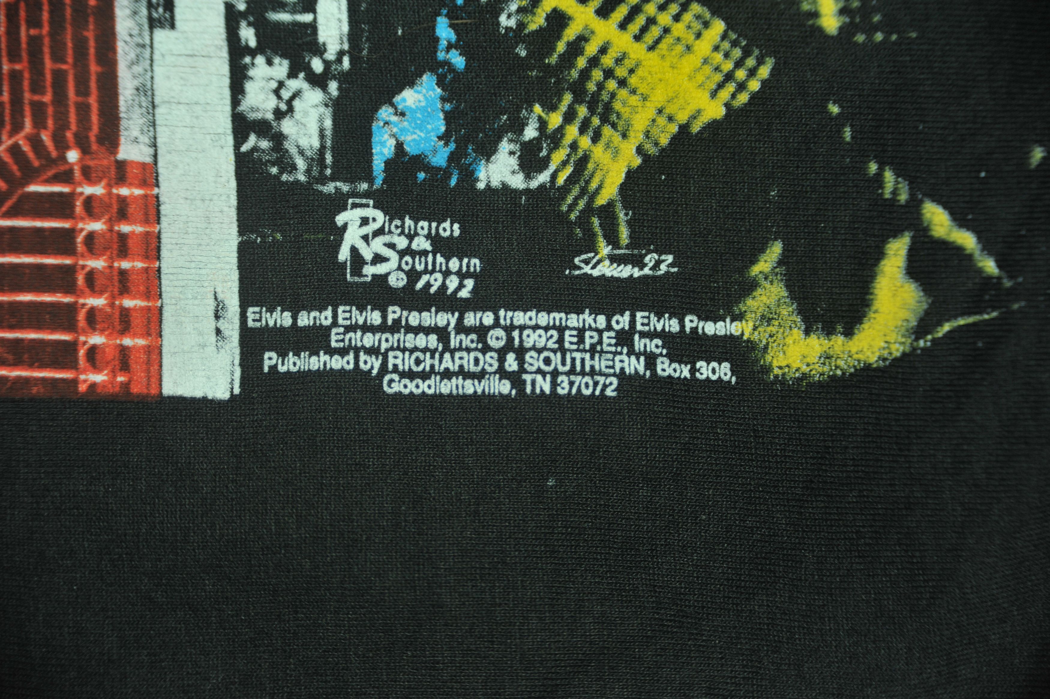 Vintage Vintage Elvis Presley Graceland T-shirt Size US L / EU 52-54 / 3 - 3 Thumbnail