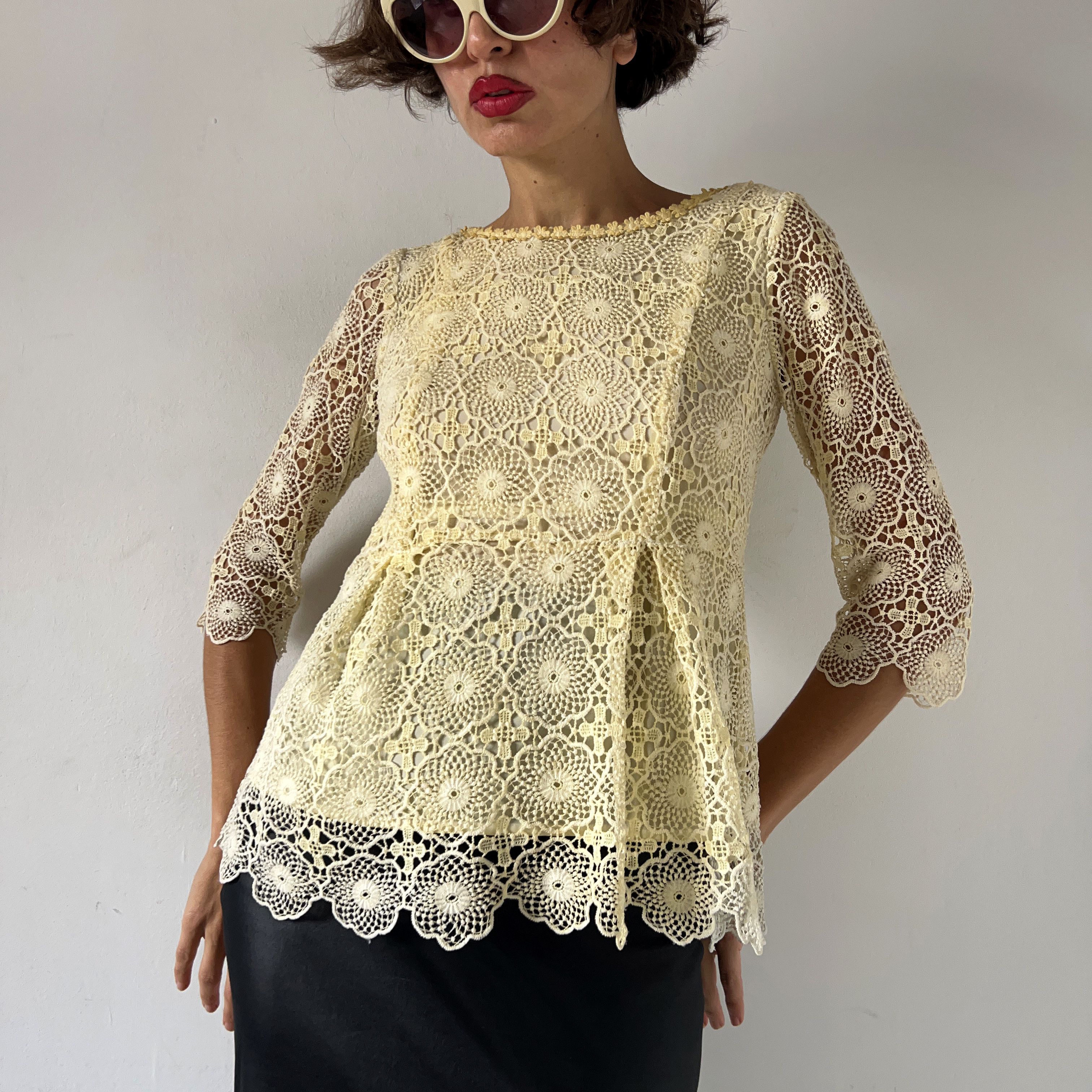 Vintage 70s ivory lace peplum blouse