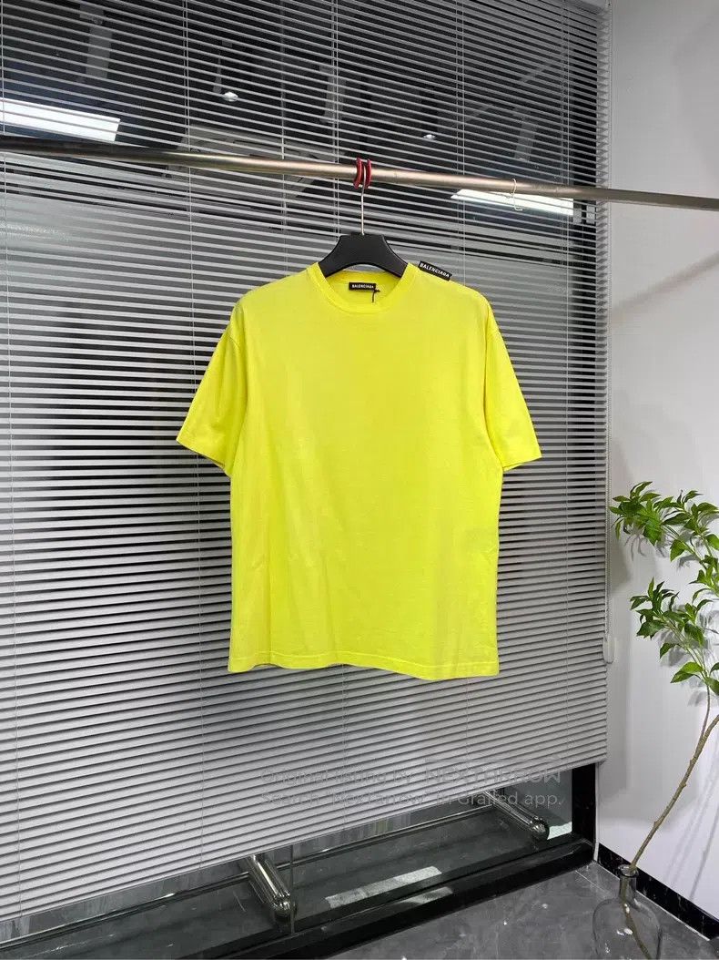 Balenciaga Balenciaga Yellow Short Sleeve T-Shirt with Shoulder Badge Size US XXS / EU 40 - 1 Thumbnail