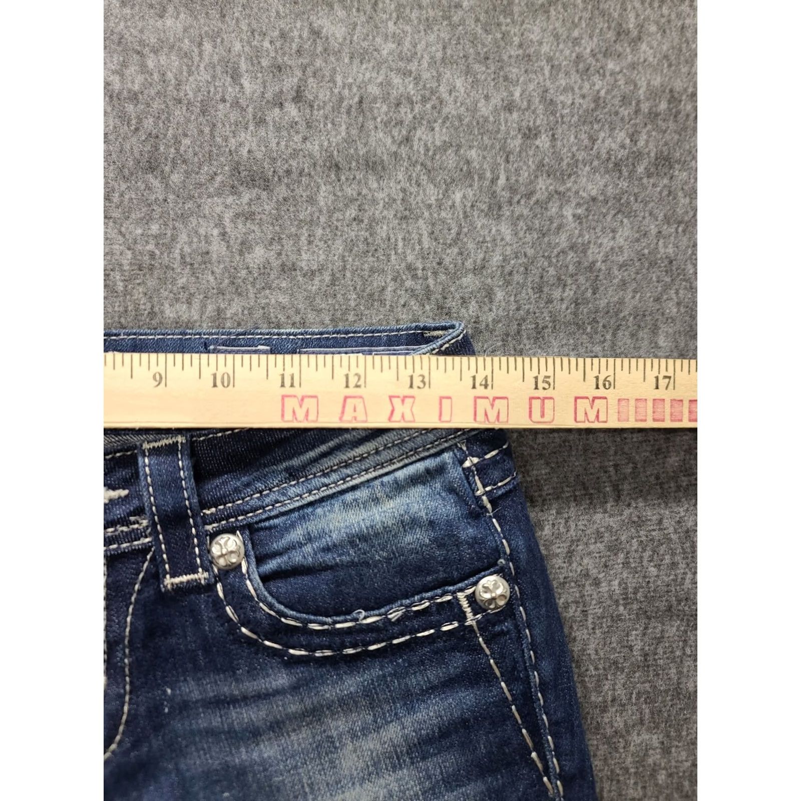 Miss Me Miss Me Capris Womens 25 Regular Low Rise Embroidered Rhinestone Denim Jeans American Cowboy Western Theme Girls Womens Size ONE SIZE - 6 Thumbnail