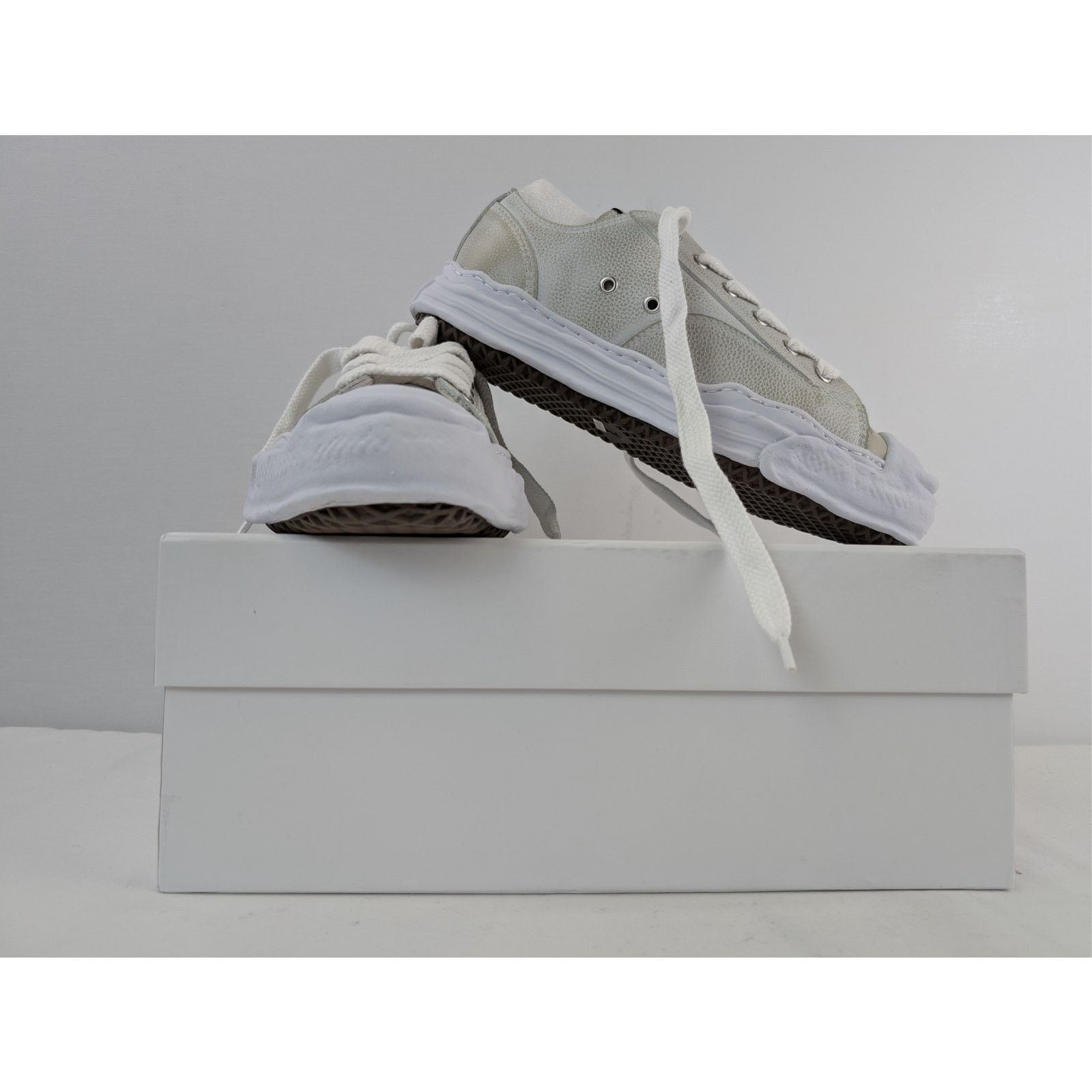 Maison MIHARA YASUHIRO o1rshd1 Hank Original Sole Brushed Sneaker in White Size US 12 / EU 45 - 19 Thumbnail