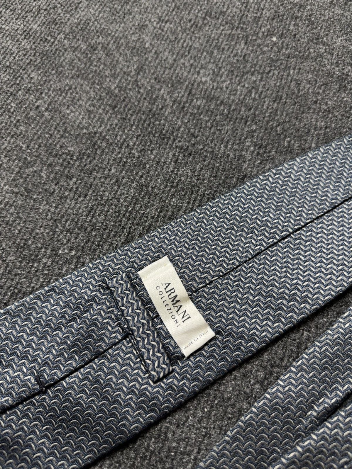 Armani Collezioni Luxury Italy Armani Collezioni Blue Pattern Silk Tie Size ONE SIZE - 8 Thumbnail