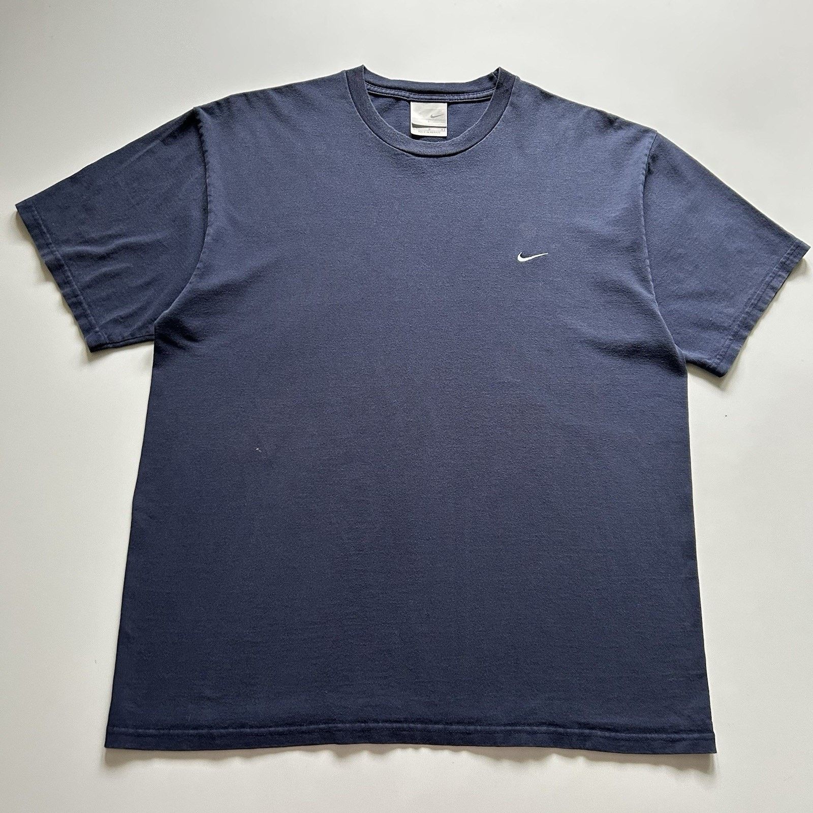 Nike × Vintage Vintage Nike T Shirt Large Y2K Swoosh Navy Blue Faded Basic Size US L / EU 52-54 / 3 - 1 Thumbnail