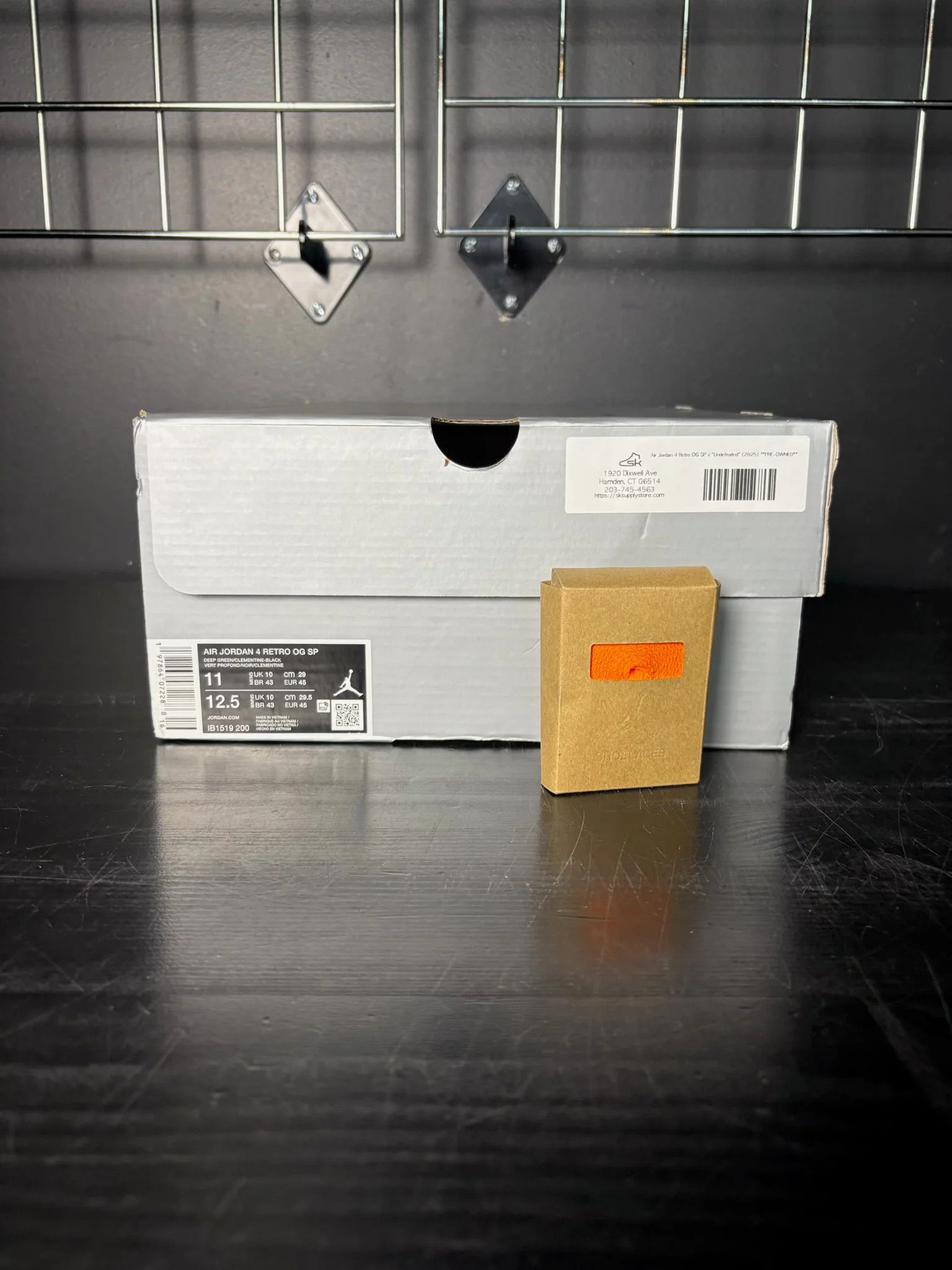 Jordan Brand Air Jordan 4 Retro OG SP x "Undefeated" (2025) **PRE-OWNED** Size US 11 / EU 44 - 7 Thumbnail