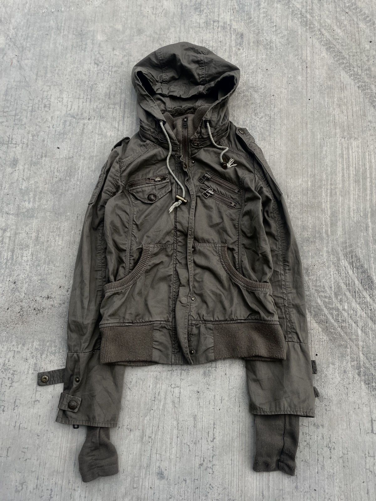 Japanese Brand 2000s japanese brand ingni bono hood millitary parachute Size US S / EU 44-46 / 1 - 1 Thumbnail