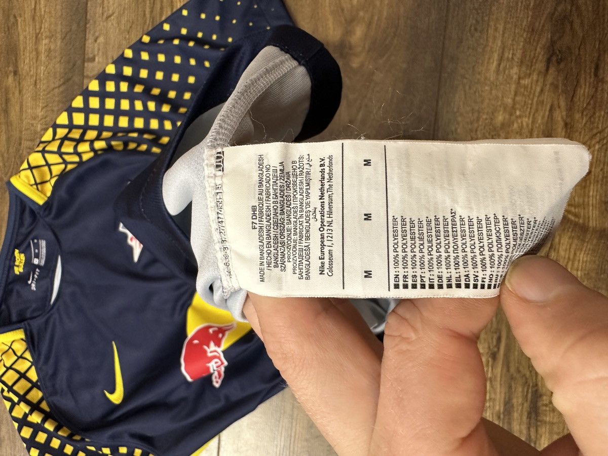 Nike RED BULL LEIPZIG SHIRT FOOTBALL JERSEY SOCCER TRIKOT KIT szM Size US M / EU 48-50 / 2 - 7 Thumbnail
