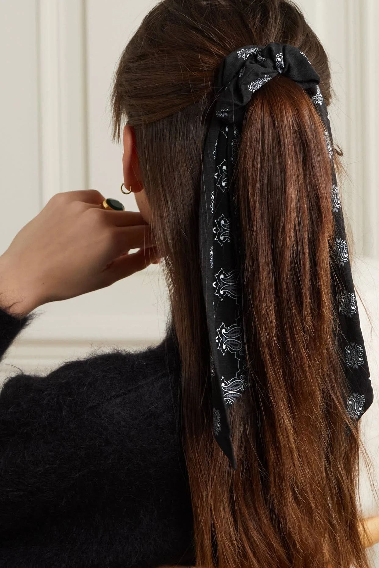 Saint Laurent Paris o1s1wg110824 Size: OS / Long Bandana Scrunchie Black/White Size ONE SIZE - 2 Thumbnail
