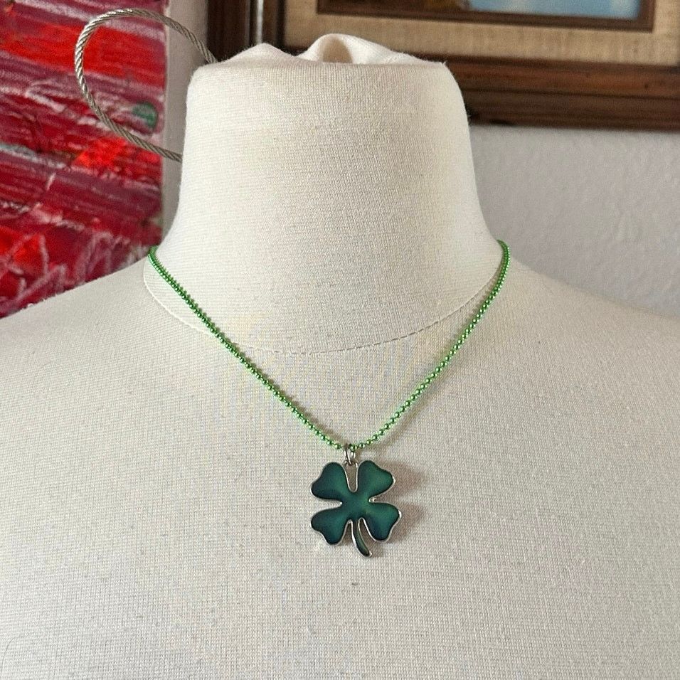 Other 4 leaf clover mood pendant green chain necklace Size ONE SIZE - 1 Thumbnail