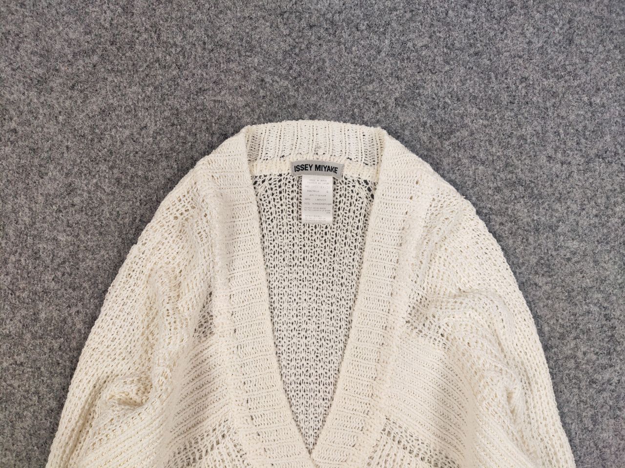 Issey Miyake Vintage 90s Issey Miyake Japan Linen Blend Mech Knit Sweater Size S / US 4 / IT 40 - 8 Thumbnail