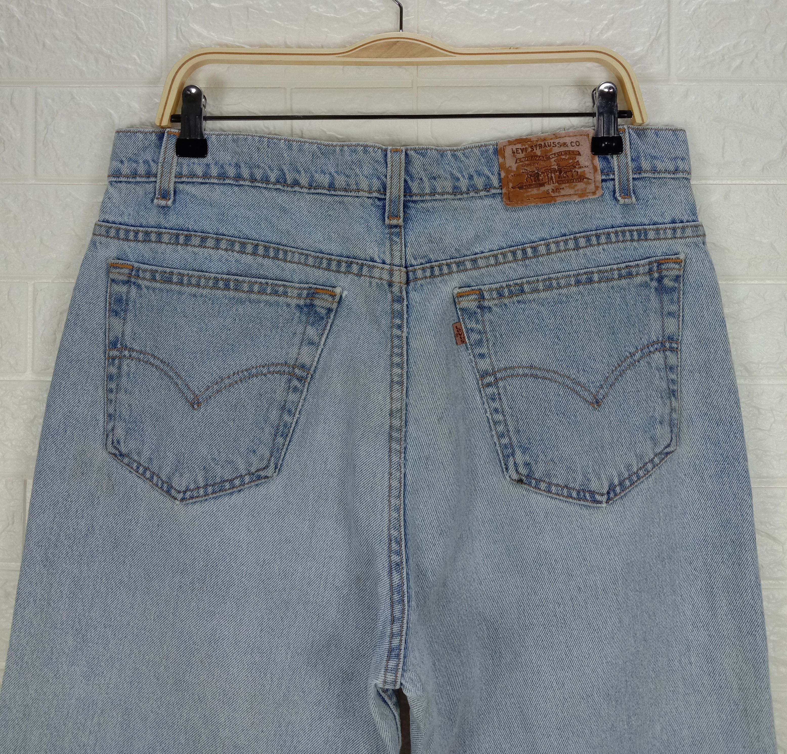 Levi's Vintage 90s Levi's 540 Jeans Light Wash Relaxed Fit Denim Size US 35 - 6 Thumbnail