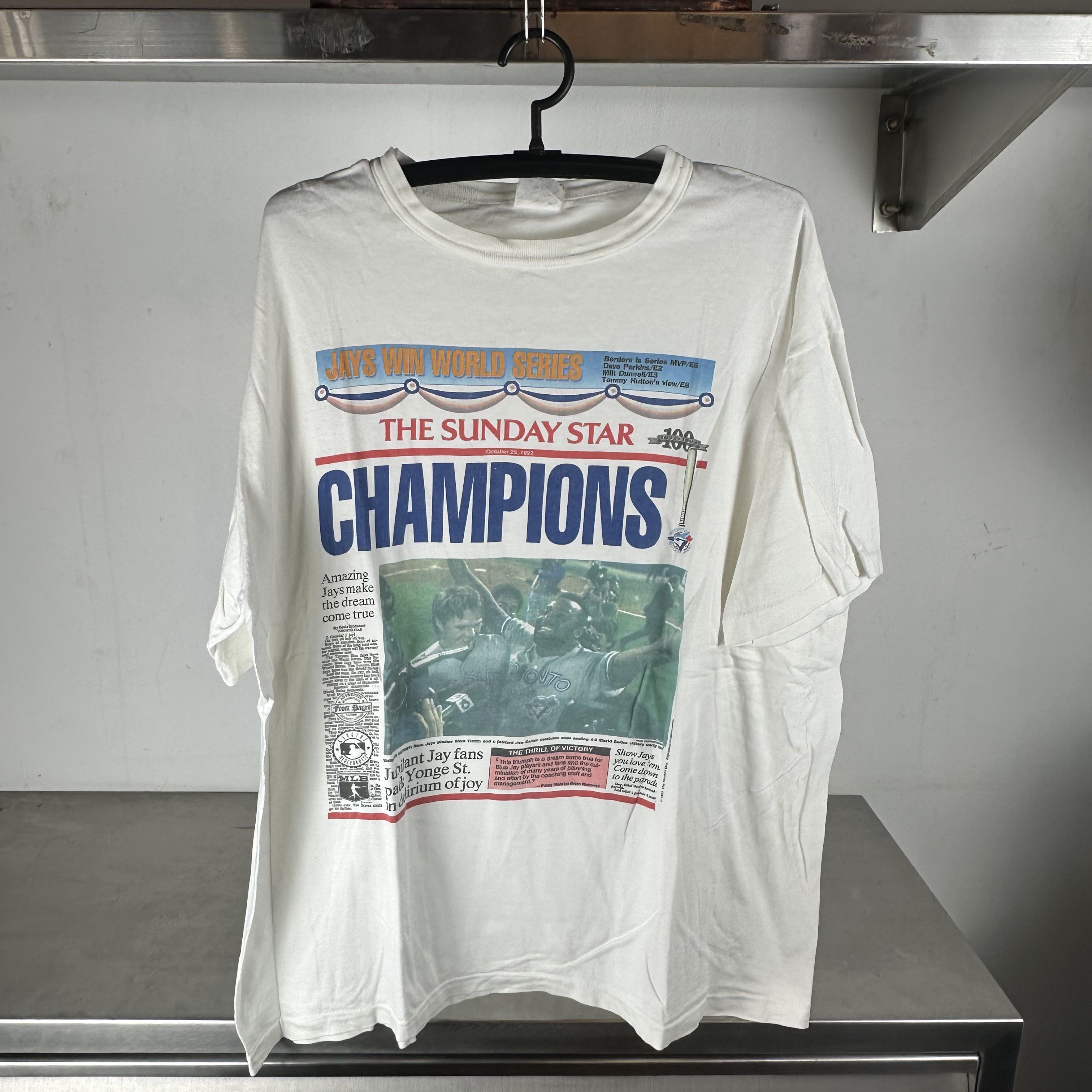 Vintage 1992 Toronto Blue Jays MLB Champions Newspaper T-shirt Size US XXL / EU 58 / 5 - 1 Thumbnail