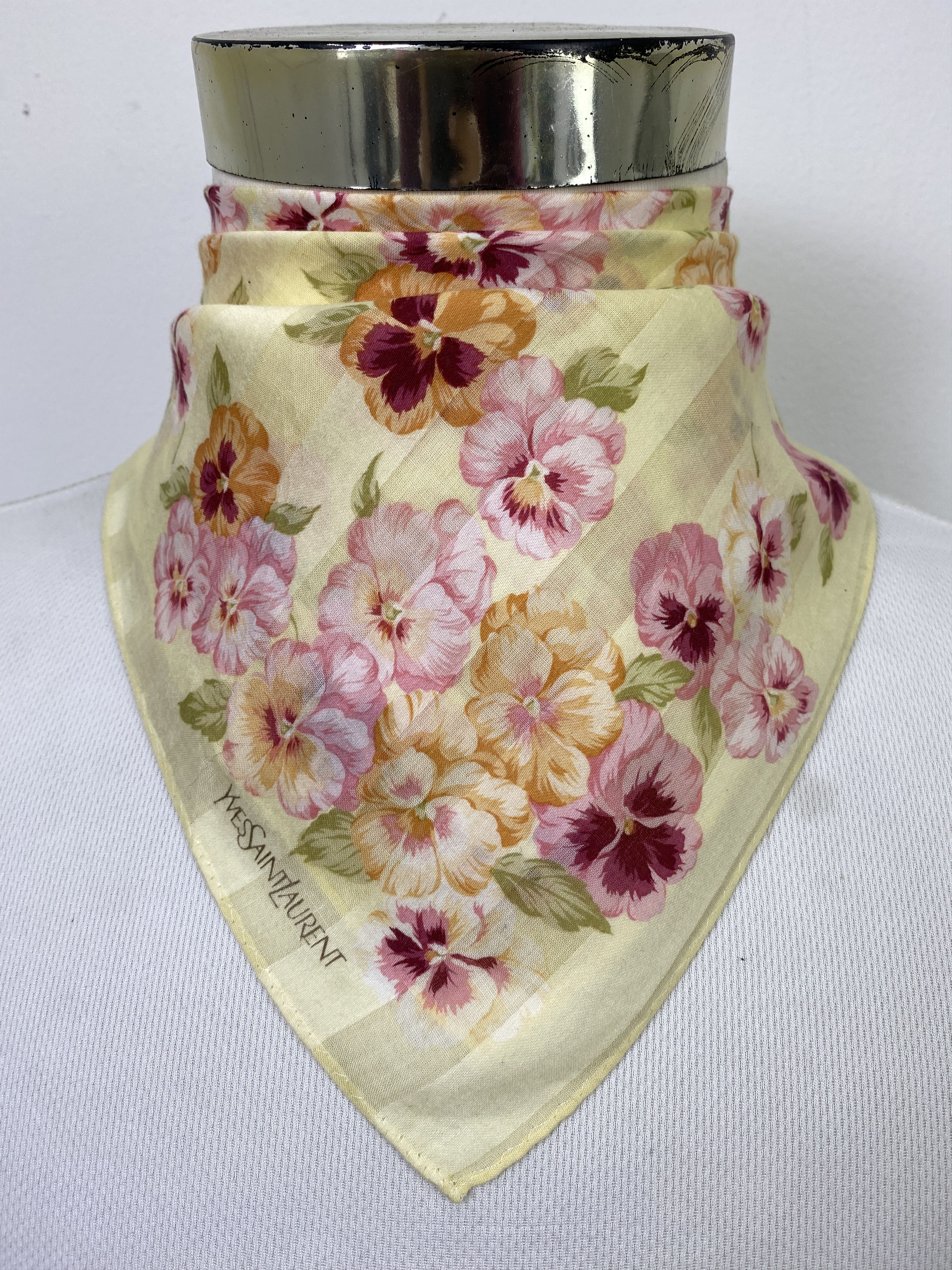 Yves Saint Laurent Yves Saint Laurent Handkerchief / Neckerchief KT0224 Size ONE SIZE - 1 Thumbnail