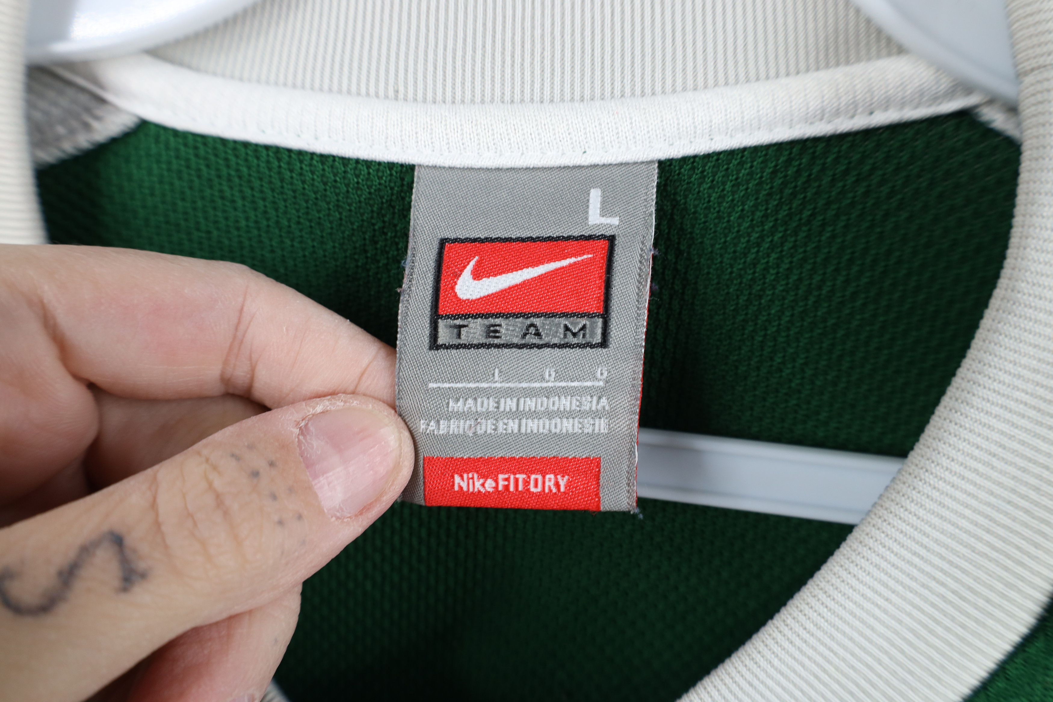 Nike Vintage Nike Michigan State University Basketball T-Shirt Size US L / EU 52-54 / 3 - 8 Thumbnail