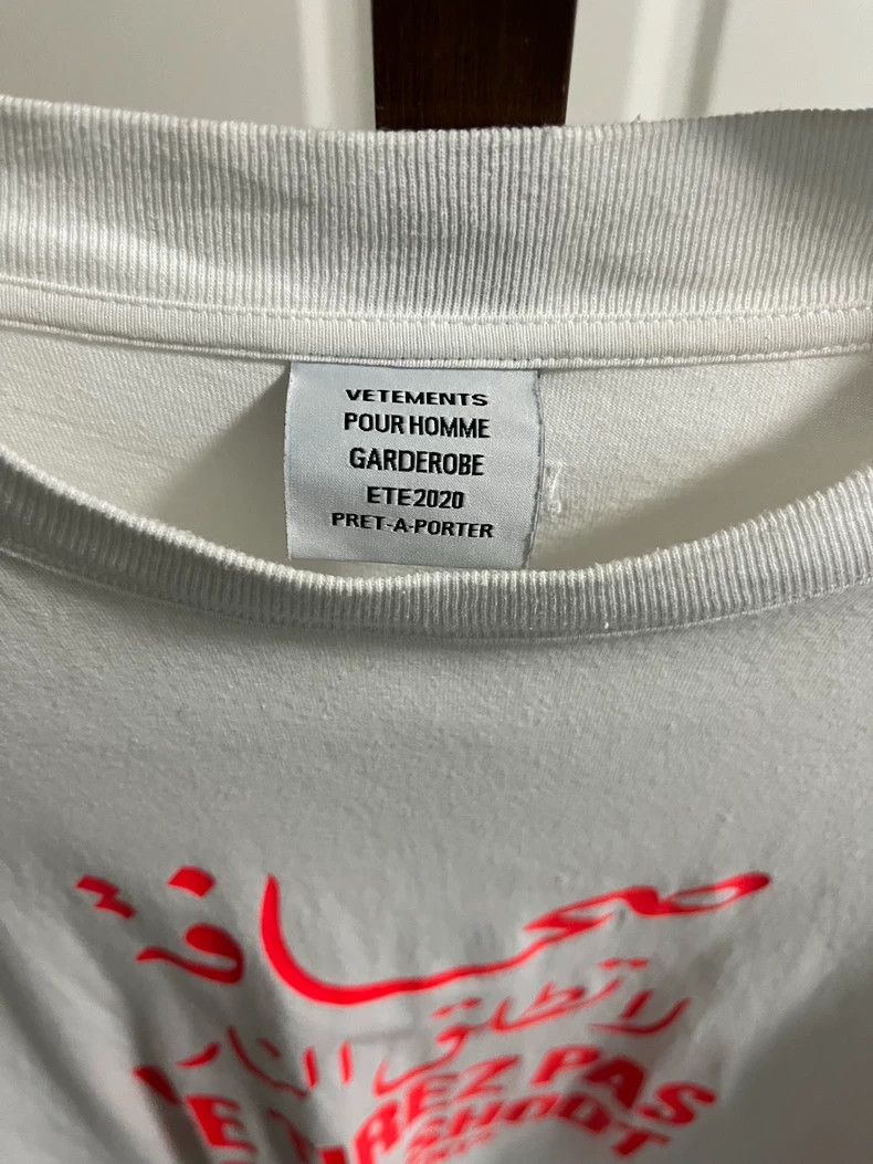 Vetements Vetements 20ss Showpiece Slogan Short Sleeve Size US M / EU 48-50 / 2 - 3 Thumbnail