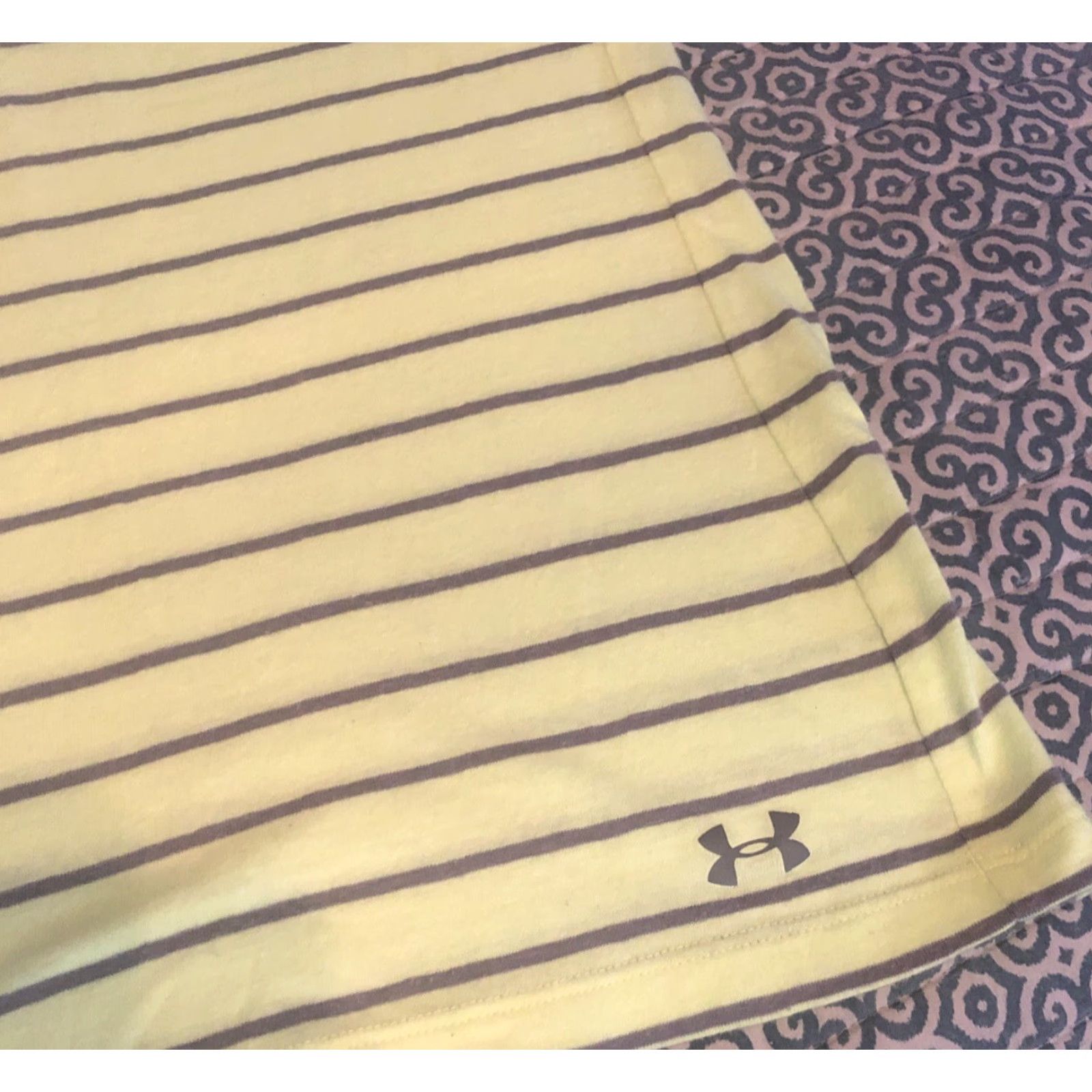 Under Armour Under Armour T-Shirt Womens XS HeatGear Striped Short Sleeve V-Neck Size XS / US 0-2 / IT 36-38 - 2 Thumbnail