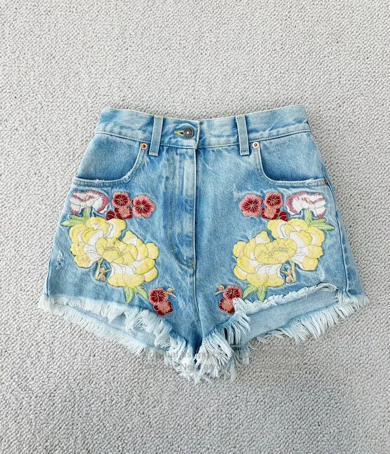 Gucci Gucci Embroidered floral denim shorts Size 24" / US 00 / IT 34 - 1 Thumbnail