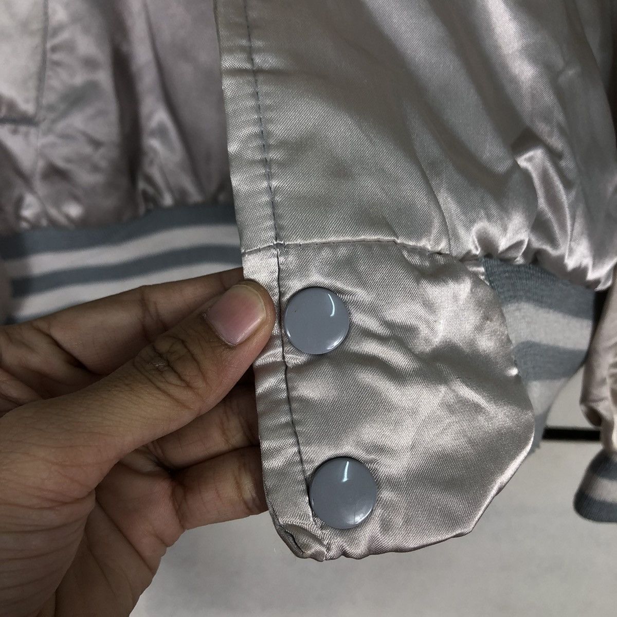 Japanese Brand 🔥Vtg Satin Bomber Jacket Chicago Big Logo Spell Out Size US L / EU 52-54 / 3 - 14 Thumbnail