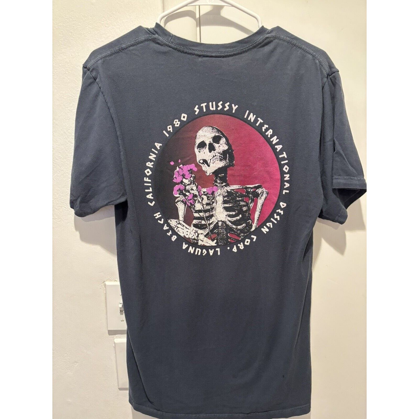 Stussy VINTAGE STUSSY SKULL AND FLOWERS TEE SHIRT SIZE MEDIUM 
