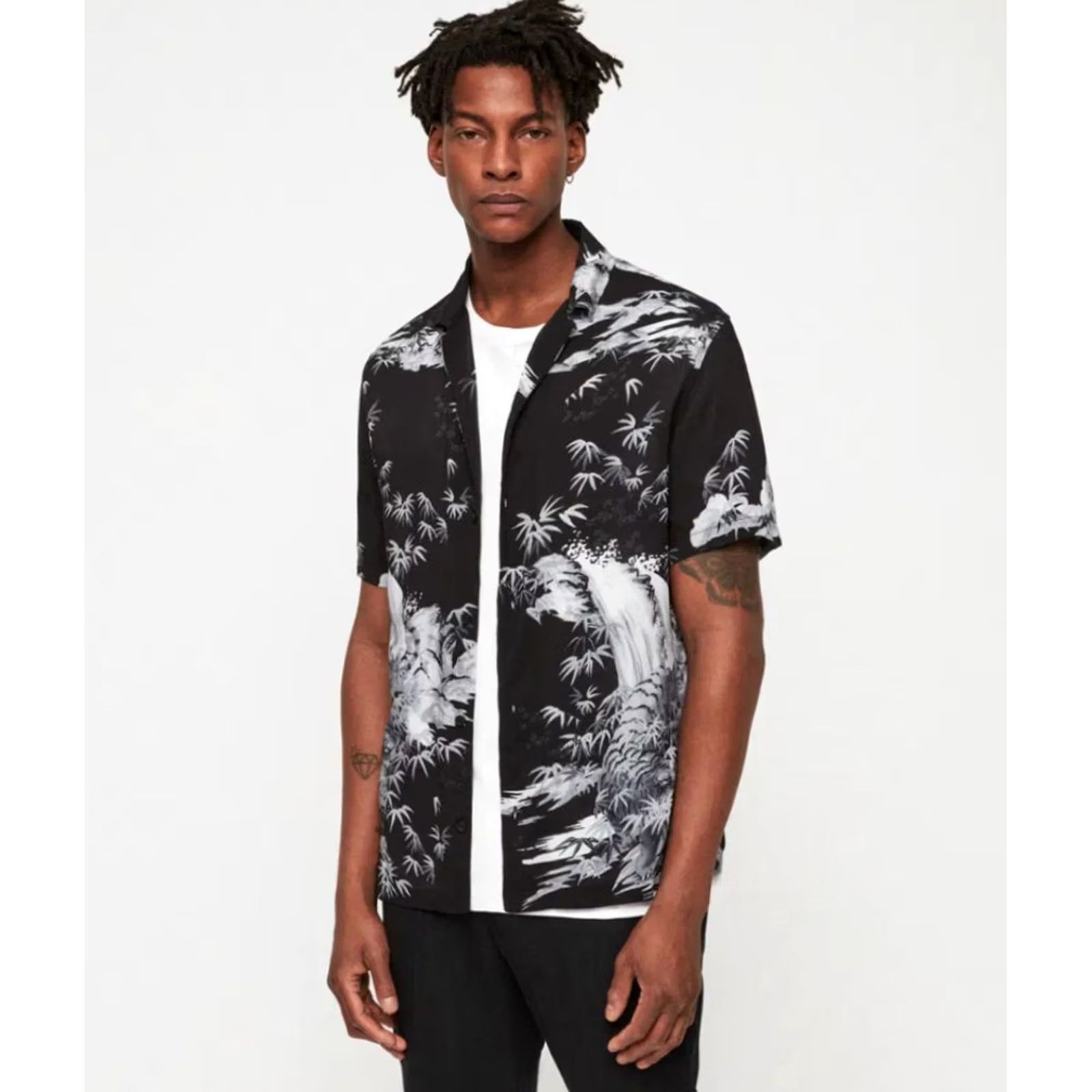 Allsaints AllSaints Java Camp Shirt Men M Black White Hawaiian Floral Short Sleeve Button-Up Collar Spread Casual Workwear 90s Theme Mens Size US M / EU 48-50 / 2 - 2 Thumbnail